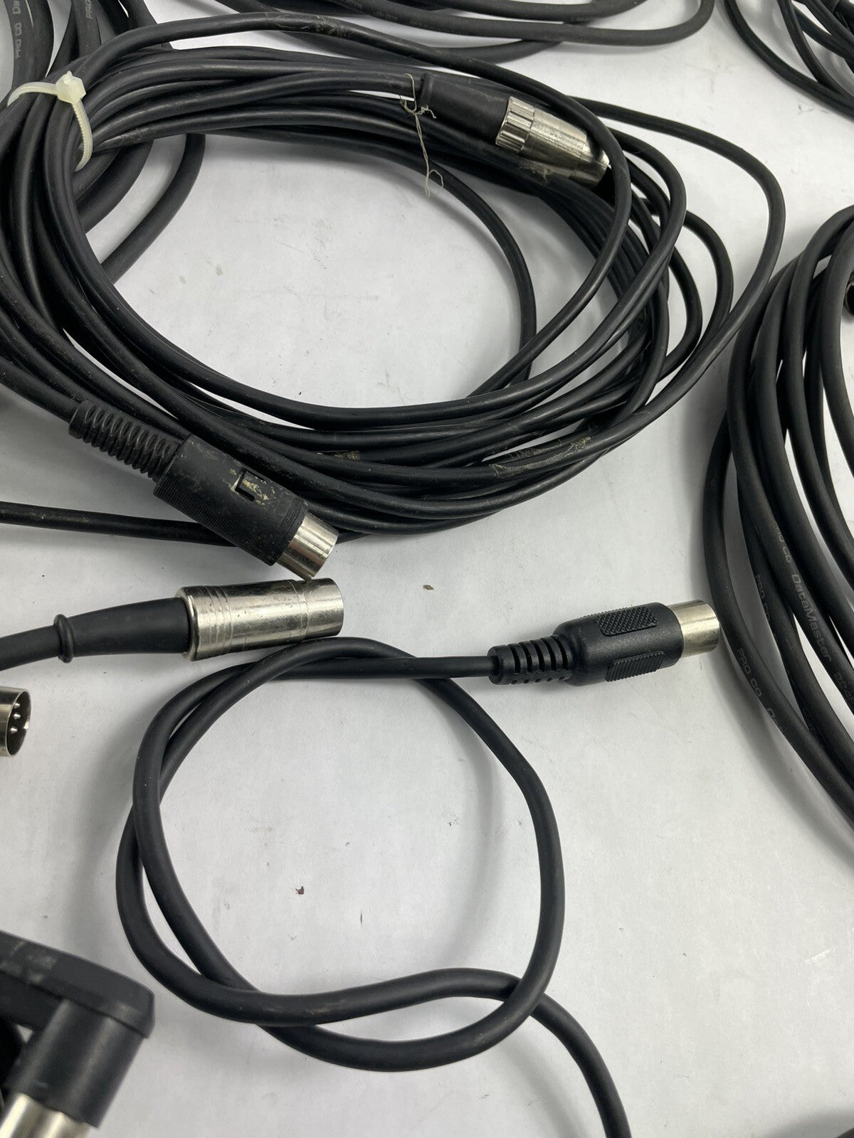 Lot of of 18 : Hosa Cables Right-Angle 5-pin DIN to Right-Angle 5-pin DIN MID