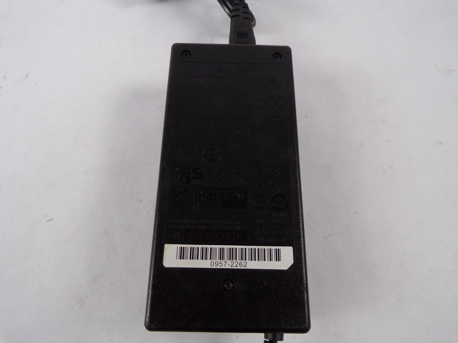 Geniue AC Adapter H006HV0CU604L Output 19 V 1.58 A Power Supply Adapter A85