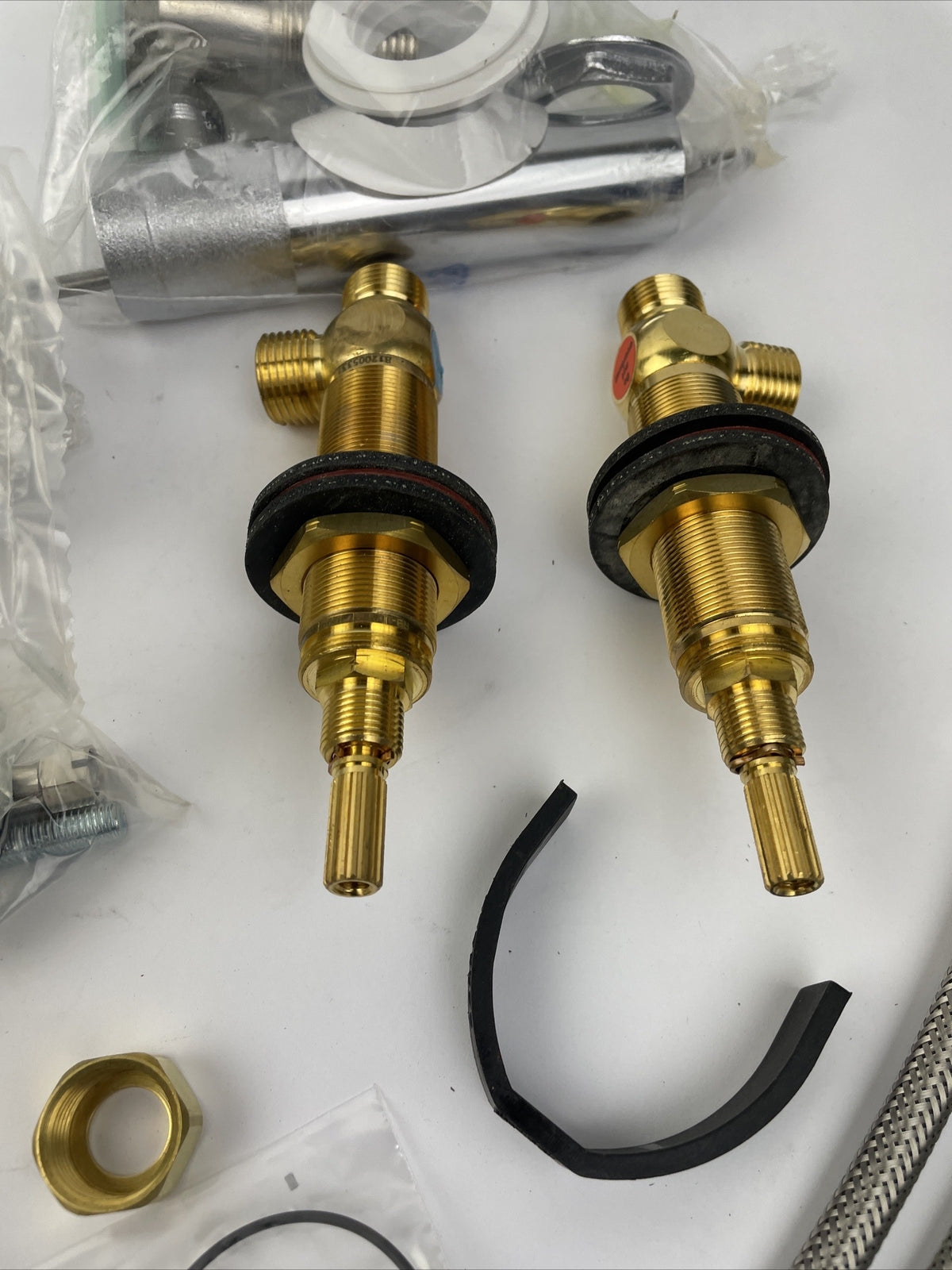 Rubinet Faucet Co. Widespread Lavatory Faucet Set with Drain 1ARBRVLTBWH Bronze