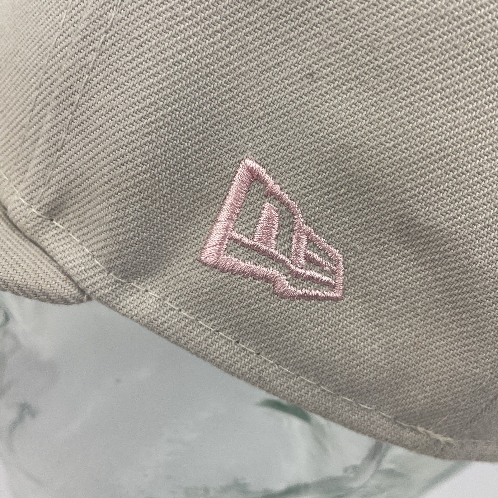 New Era 59FIFTY San Diego Padres fitted hat beige with pink detailing size 7 1/4