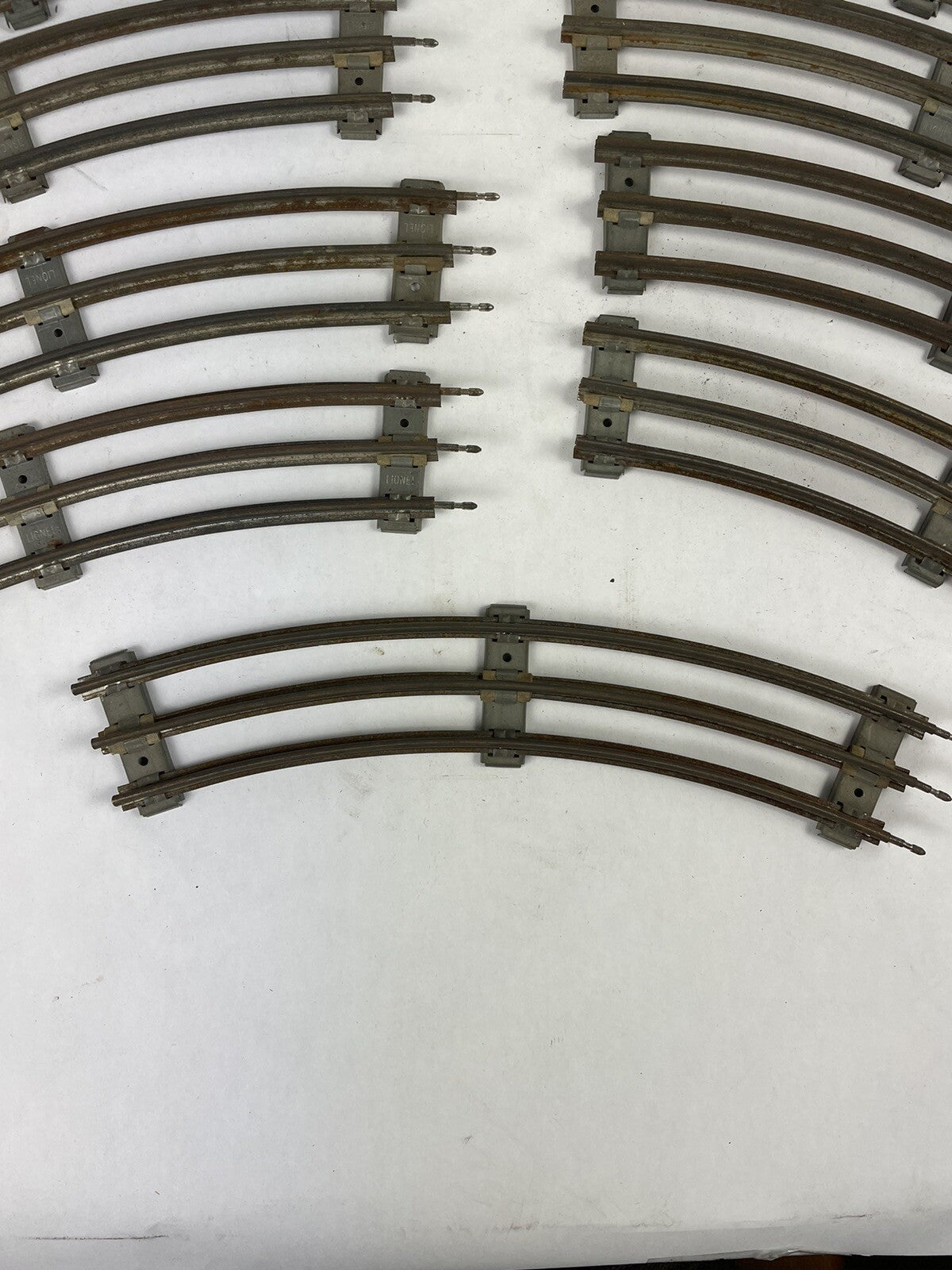 LOT OF 15 : VINTAGE LIONEL 027 TRACK STANDARD CURVE SECTIONS