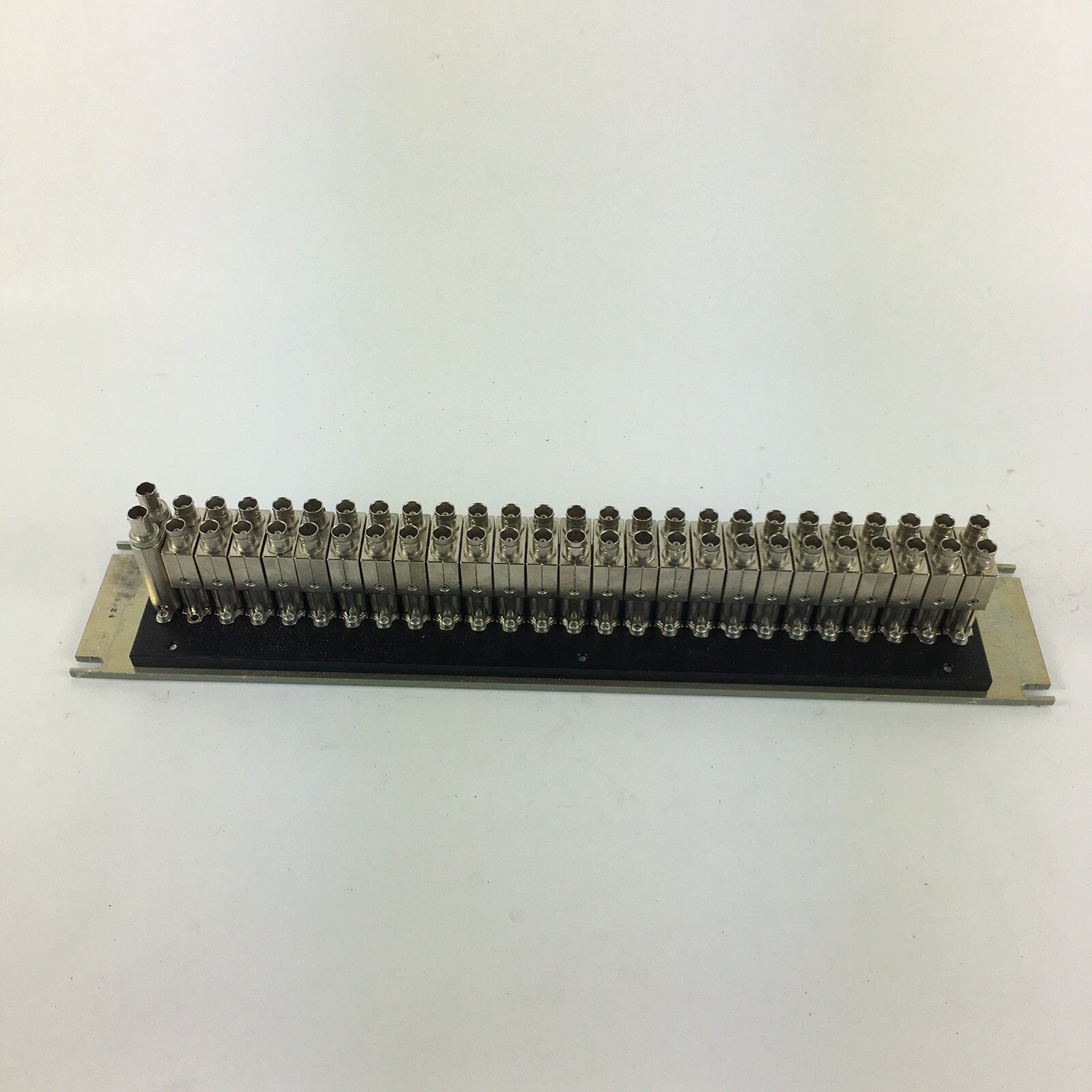 Trompeter Electronics Inc JSI-52 Insulated 52 Position Panel Wide Spacing