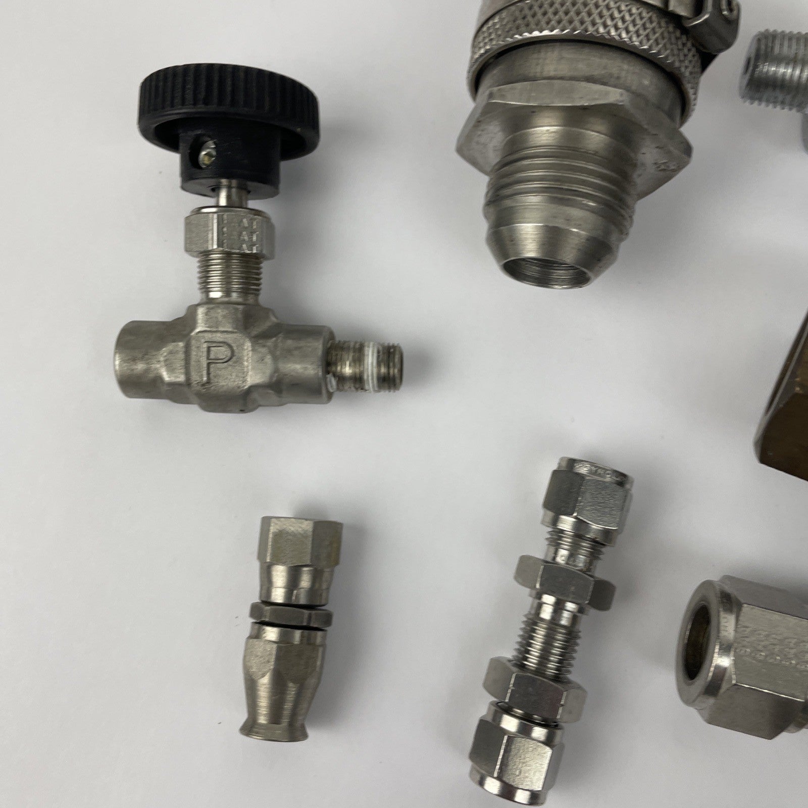 Huge assorted lot of Parker Swagelok Matheson push-to-connect fittings