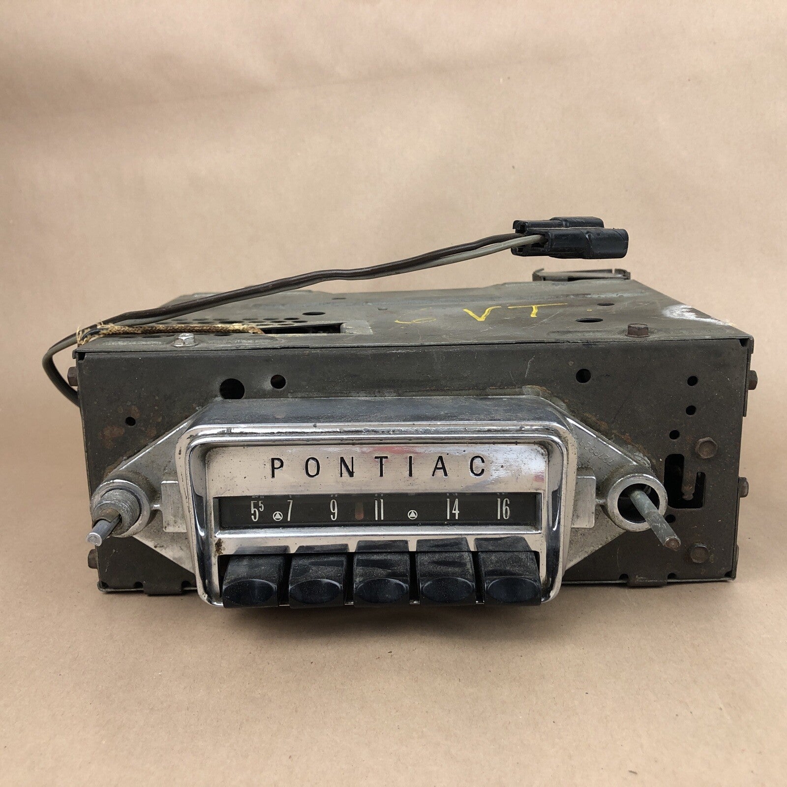 Vintage 1961 1962 PONTIAC GTO TEMPEST AM PUSH BUTTON RADIO- Free Shipping