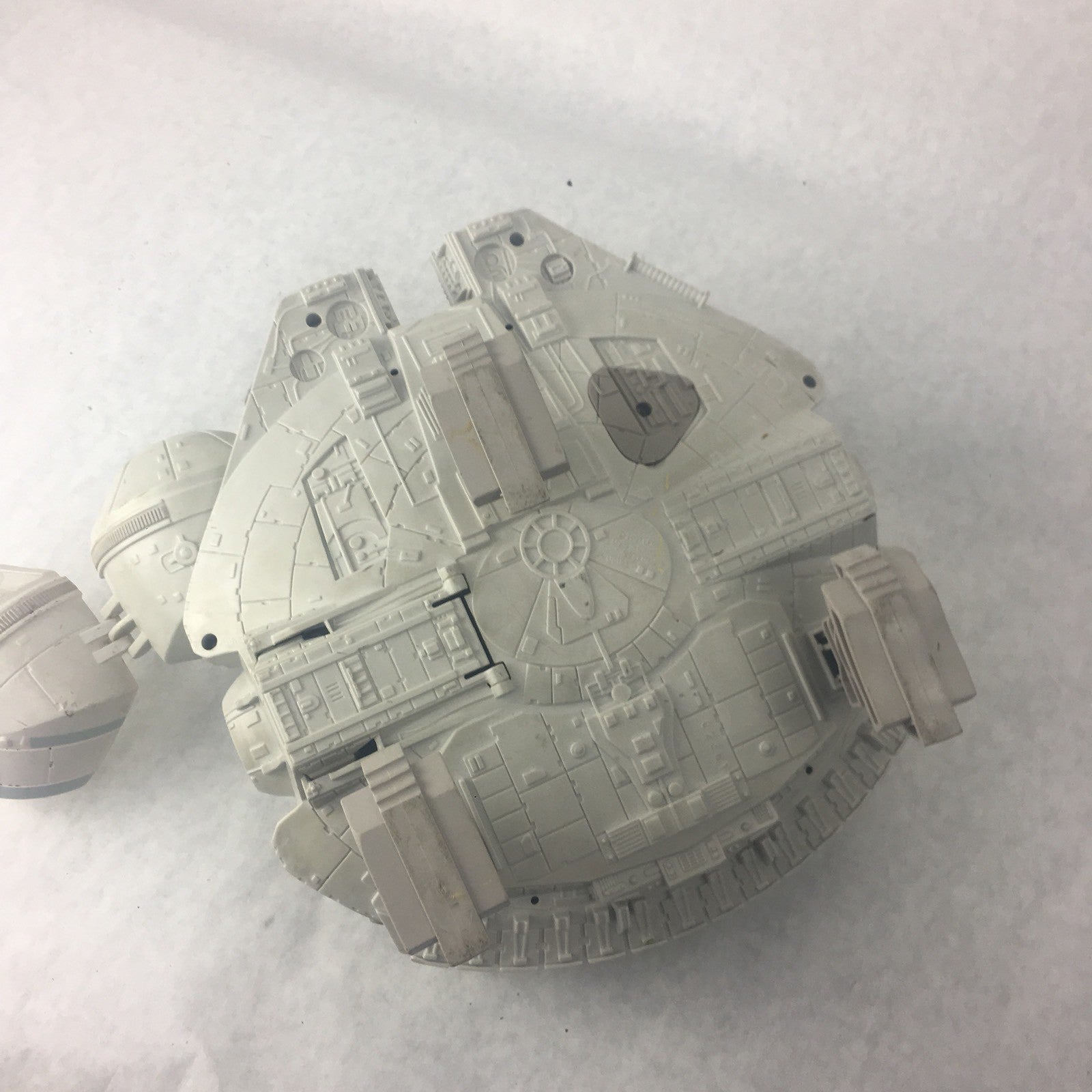 STAR WARS MILLENIUM FALCON SPACESHIP 2001 Hasbro C-060A