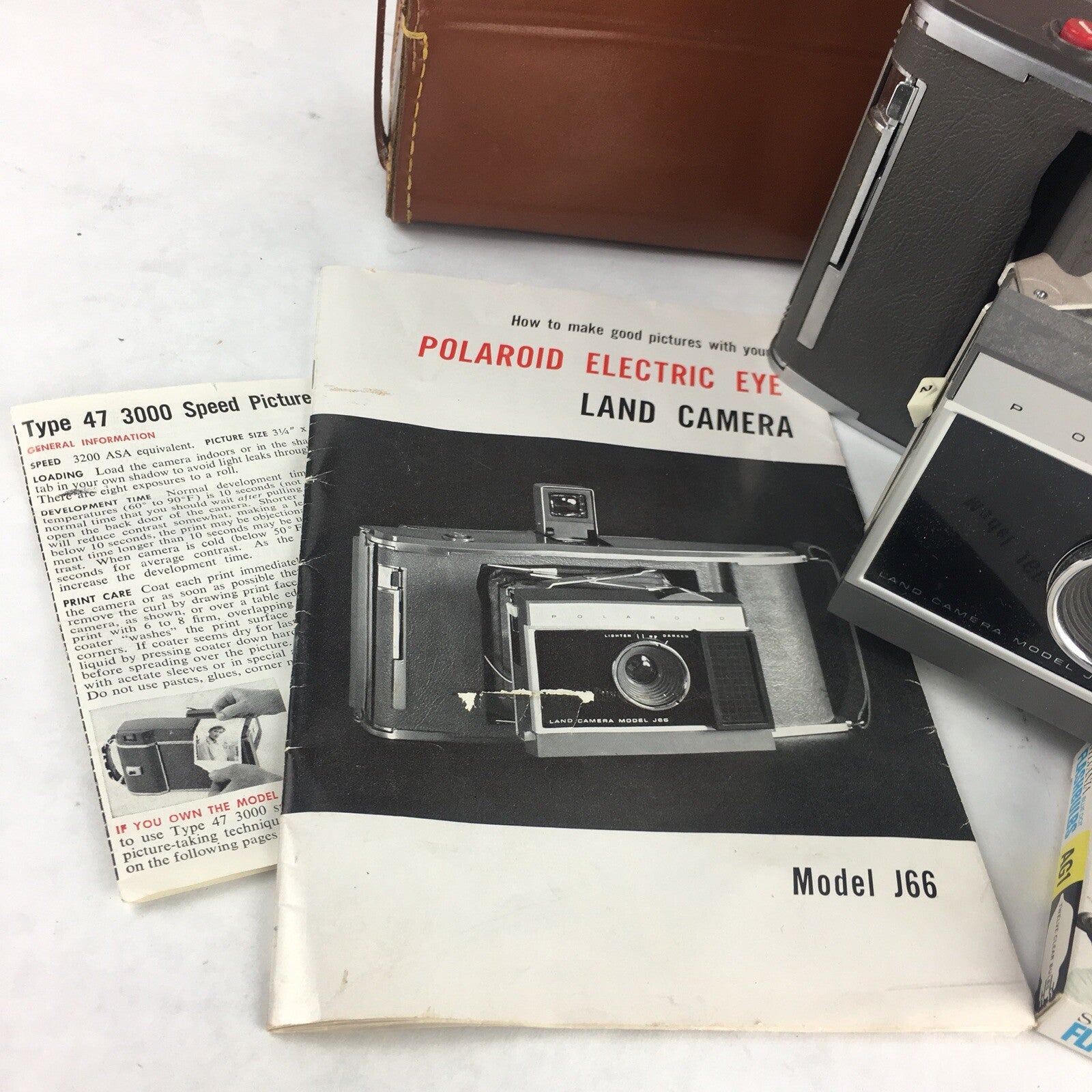 VINTAGE FILM & PHOTOGRAPHY POLAROID ELECTRIC EYE LAND CAMERA MODEL J66