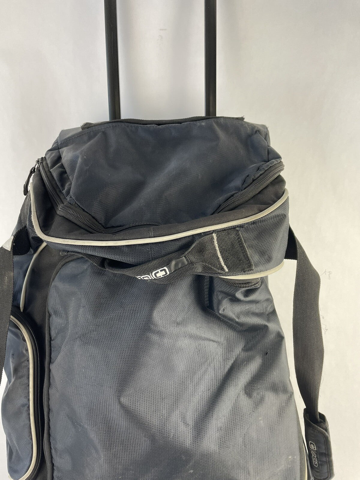 OGIO SLED TRAVEL BAG. BLACK 28 inch ROLLING CART TRAVEL BAG.