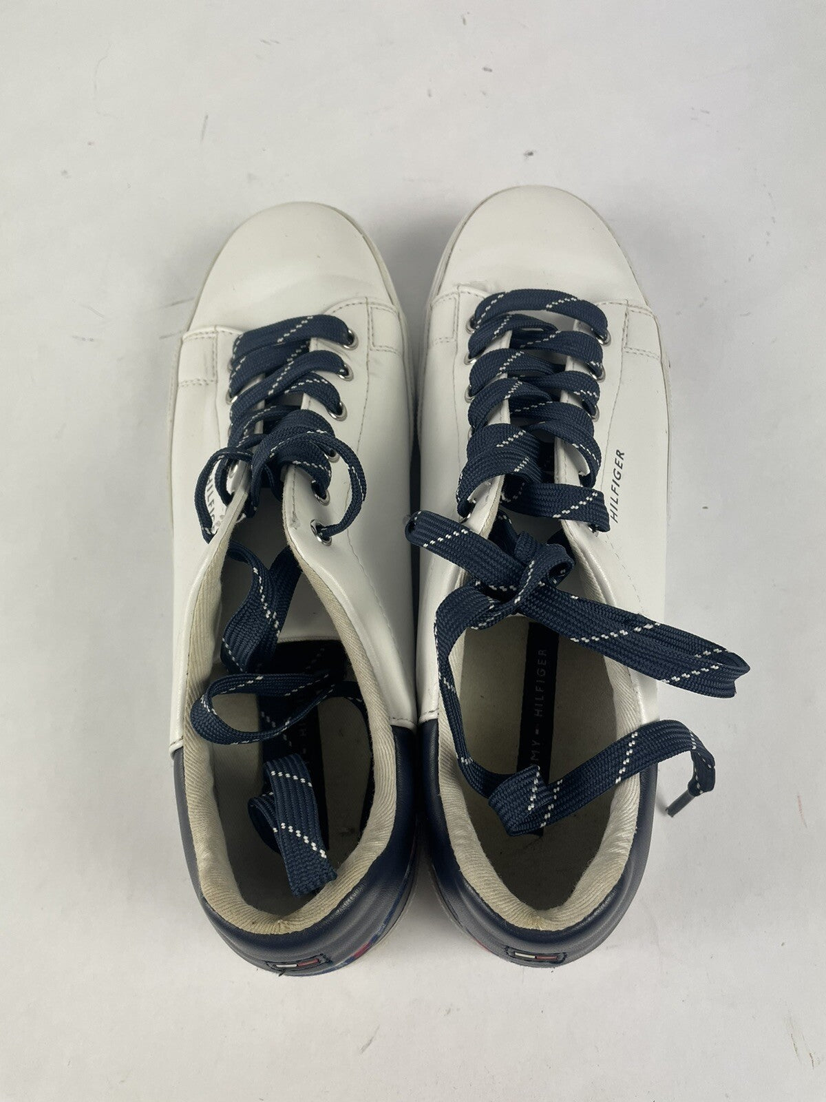 Tommy Hilfiger Sneakers Sz 9.5 TWLADDIN White Faux Leather Shoes Lace Up