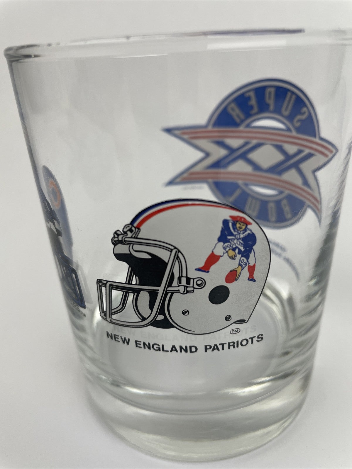 Vintage Super Bowl XX 1986 Chicago Bears vs New England Patriots NFL whiskey glass.