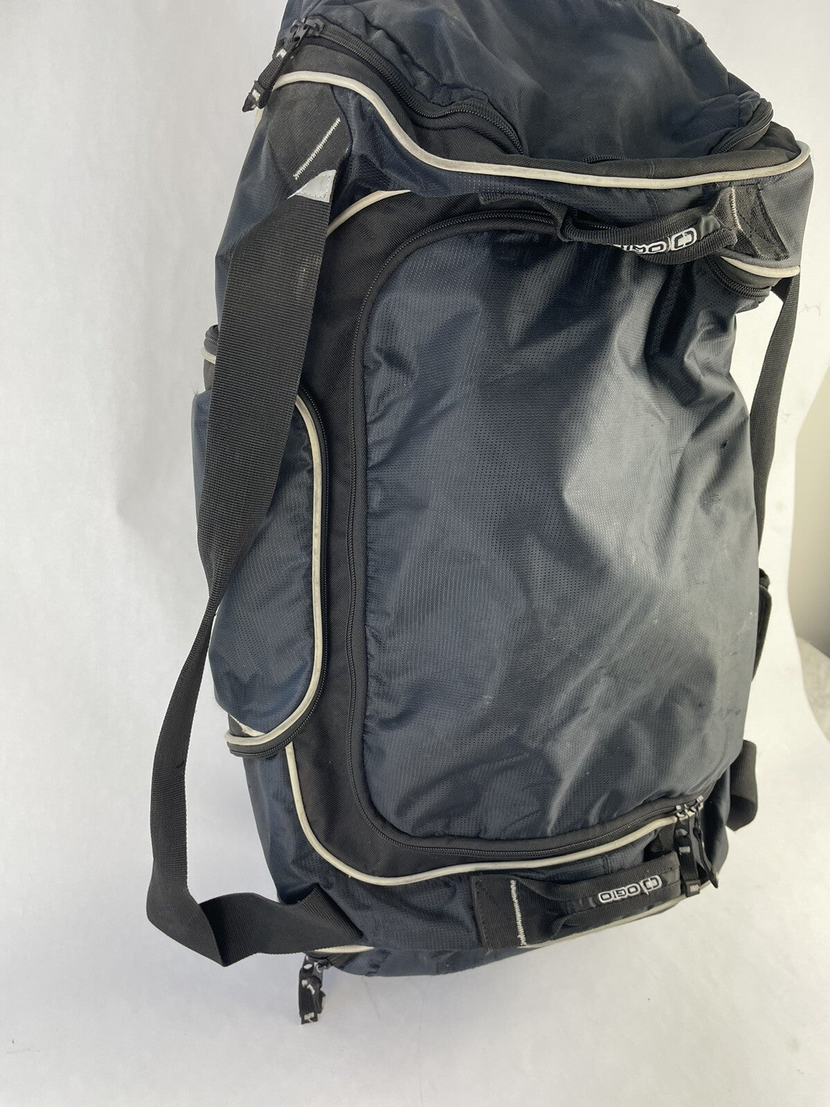 OGIO SLED TRAVEL BAG. BLACK 28 inch ROLLING CART TRAVEL BAG.