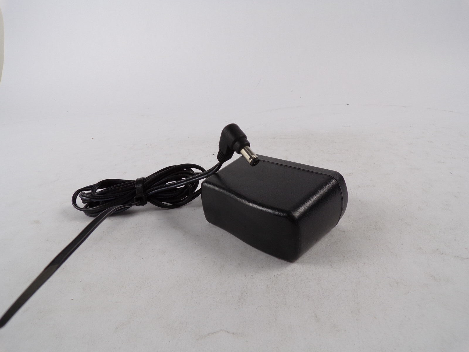 Geniune Jentec Technology CF1805-BIW Output 5 V 3 A Power Supply Adapter A56