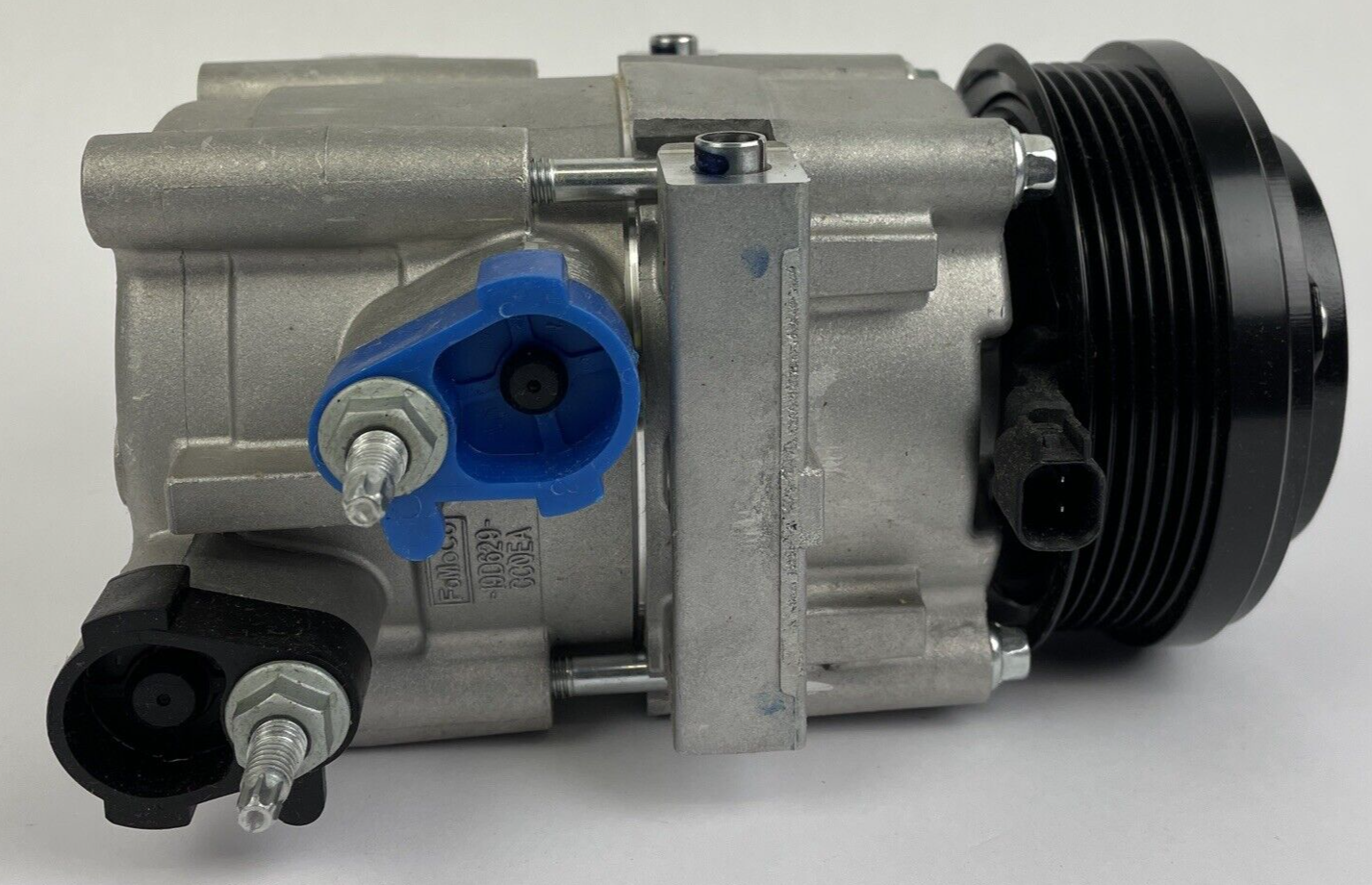 2006 - 2011 CROWN VIC MARQUIS TOWN CAR AC COMPRESSOR WITH CLUTCH MOTORCRAFT NEW
