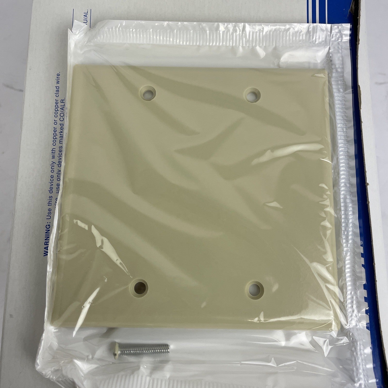 25 Pcs Leviton 80525-1 Blank Wallplate 2-Gang Thermoset White Standard Box Mount