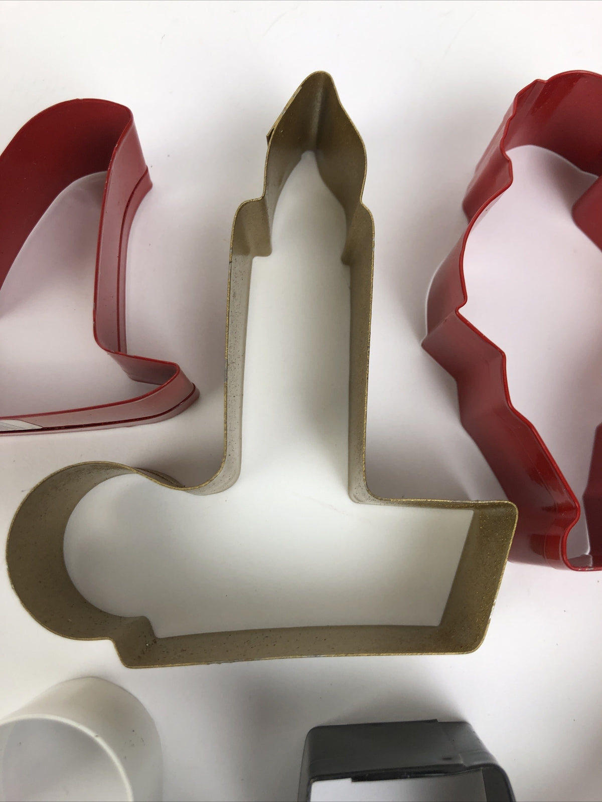 NOS Tin Aluminum Cookie Cutters Red White Handles Christmas 3” 4.5” set of 6