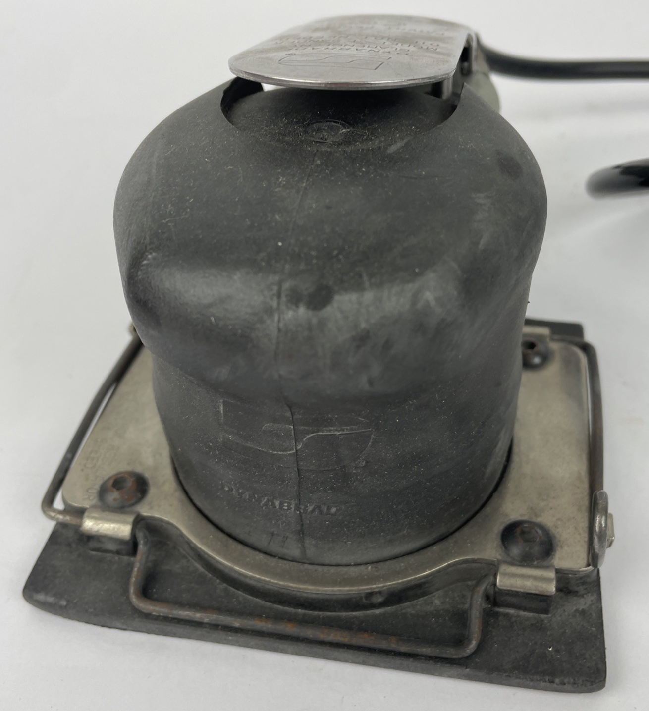 DYNABRADE 57920 - 4in X 4-5/16in DYNABUG "MODEL T ORBITAL SANDER 20,000 RPM