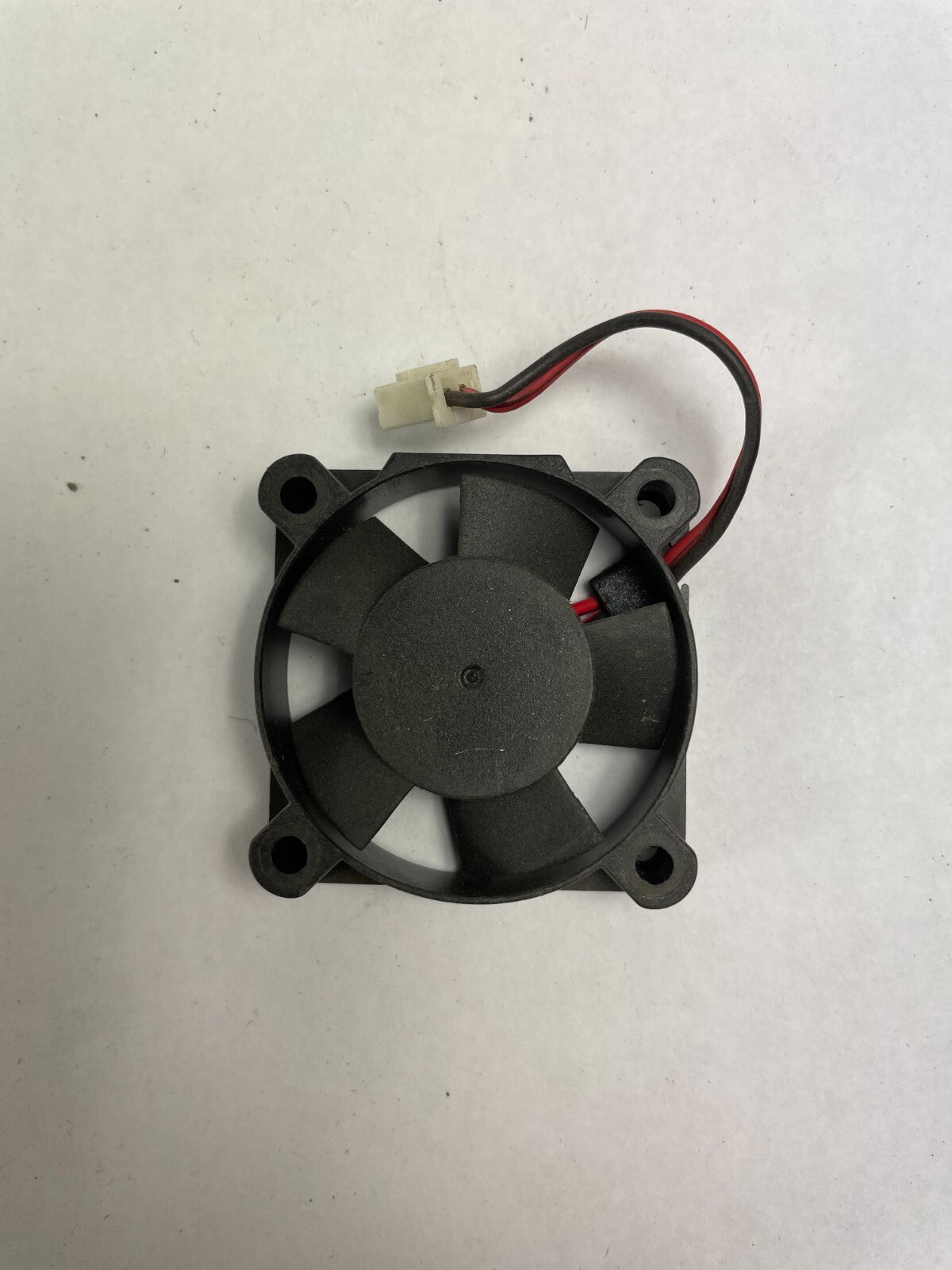 Sunon KDE1204PFB3-8 DC12V 2 - Wire CPU Cooling Fan