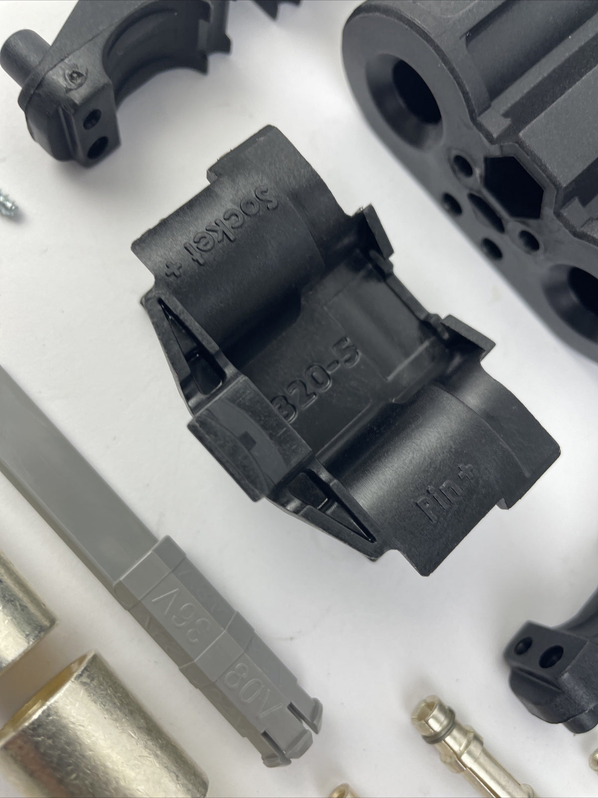 Anderson Power Products Connector, Power, Heavy Duty, A32 SCKT 2/0AWG W/ 2 UPPER