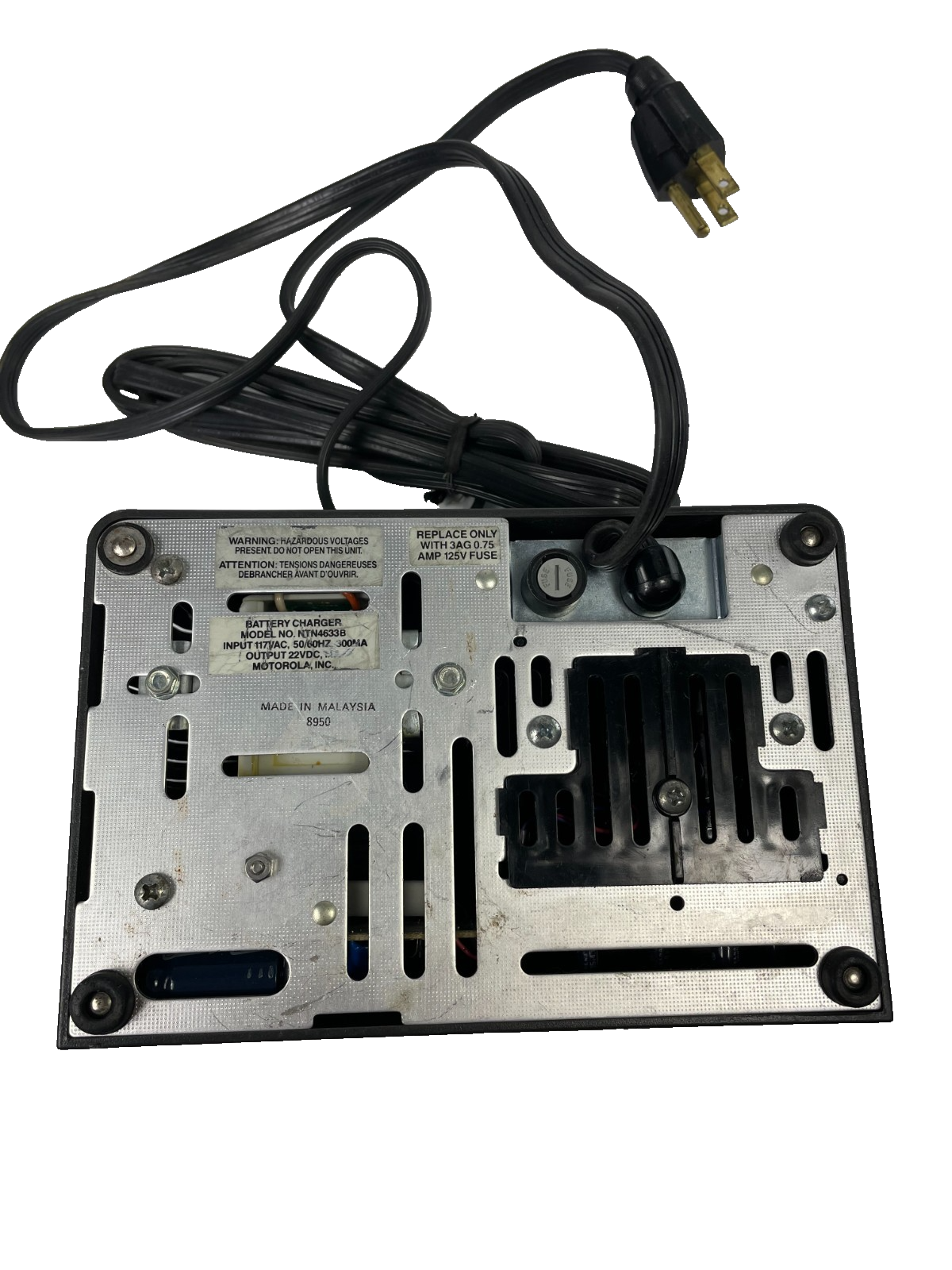 Motorola NTN4633B battery charger for two-way radios MT1000 HT600 MTX800 MTX810