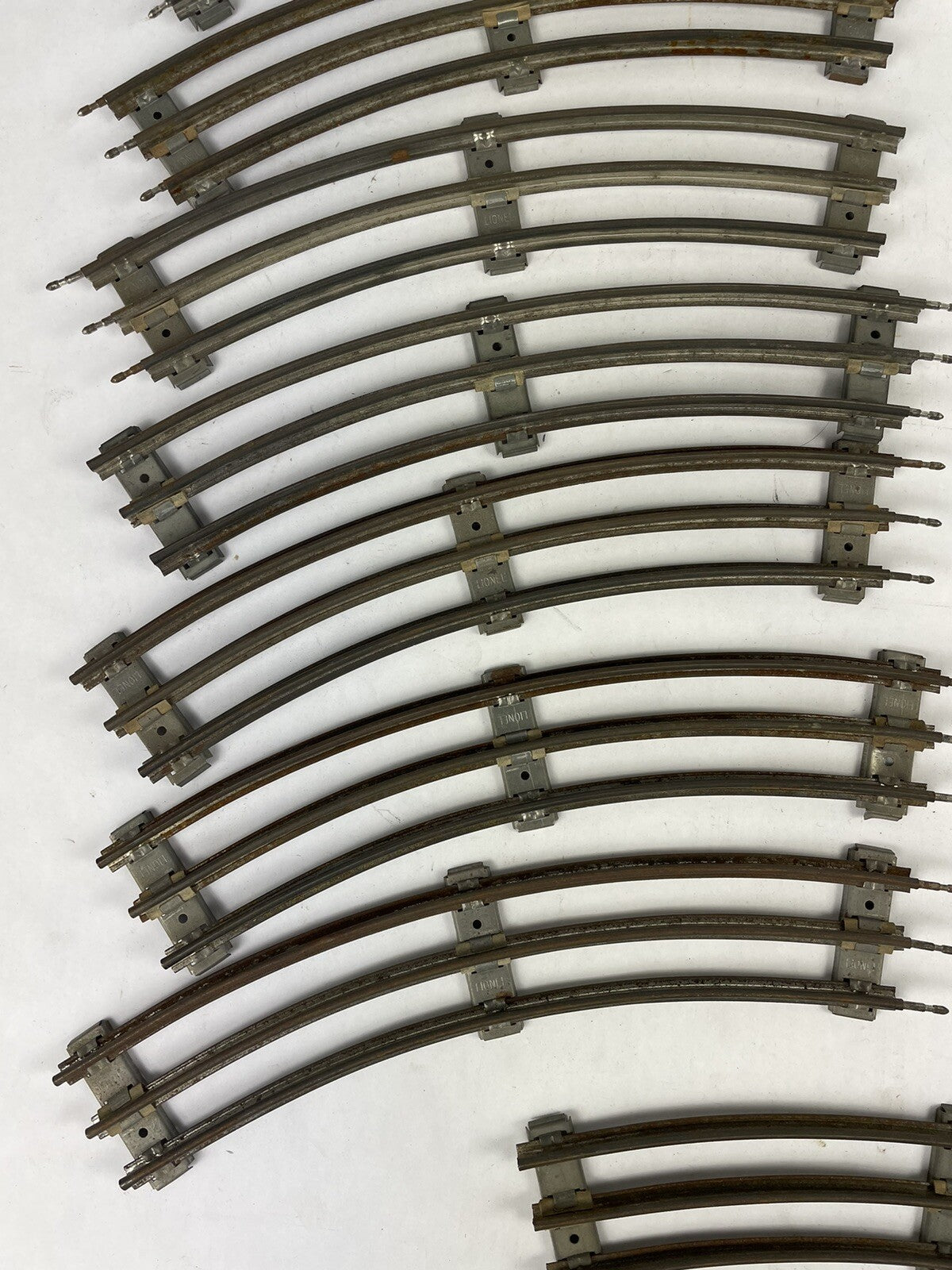 LOT OF 15 : VINTAGE LIONEL 027 TRACK STANDARD CURVE SECTIONS