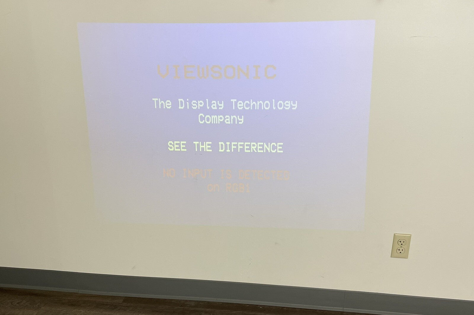 ViewSonic PJL1035 Room Projector XGA Conference