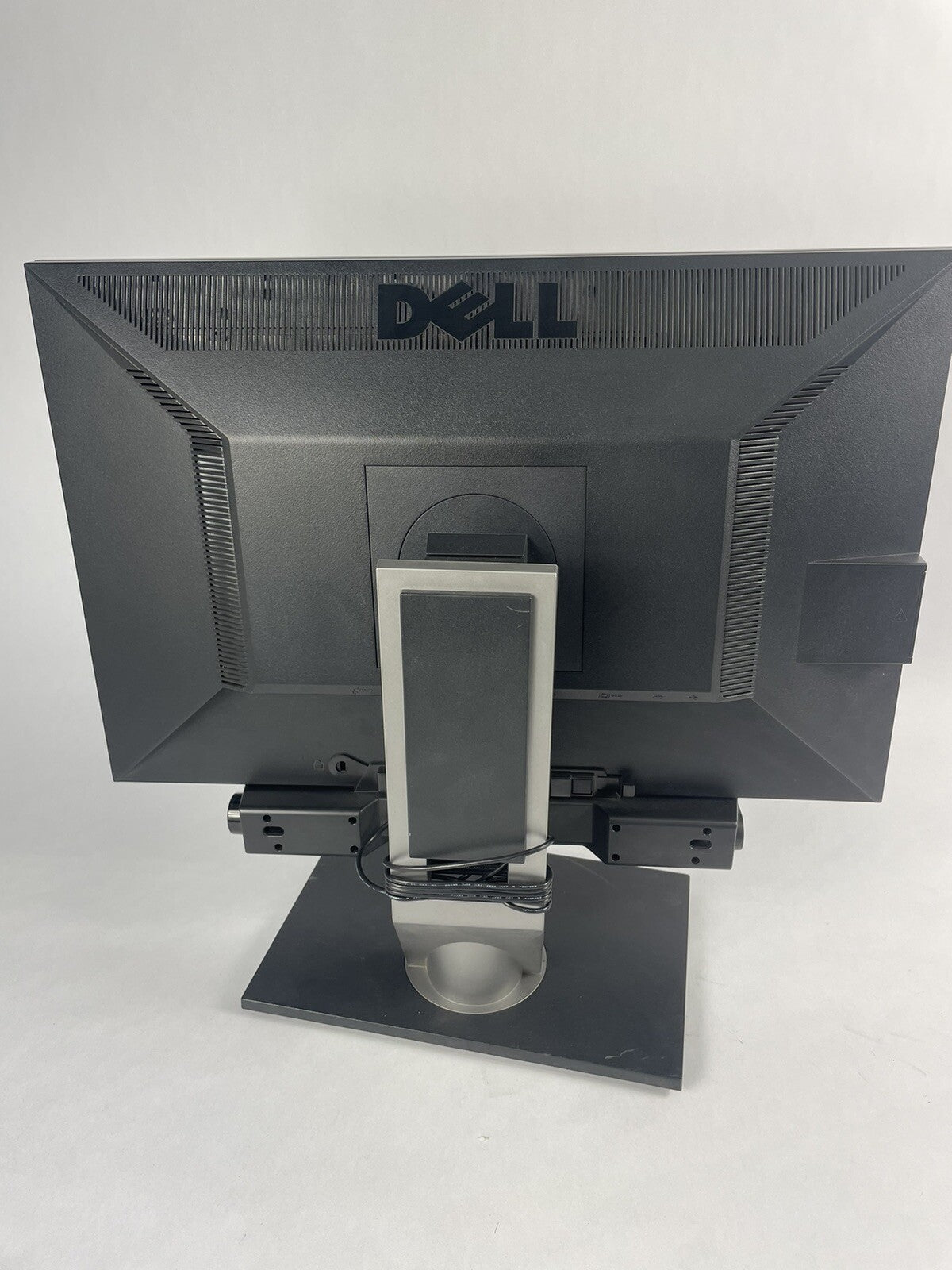 Dell P2210T 22" WideScreen 1680 x1050 LCD Flat Panel Monitor + AX510 Speaker Bar