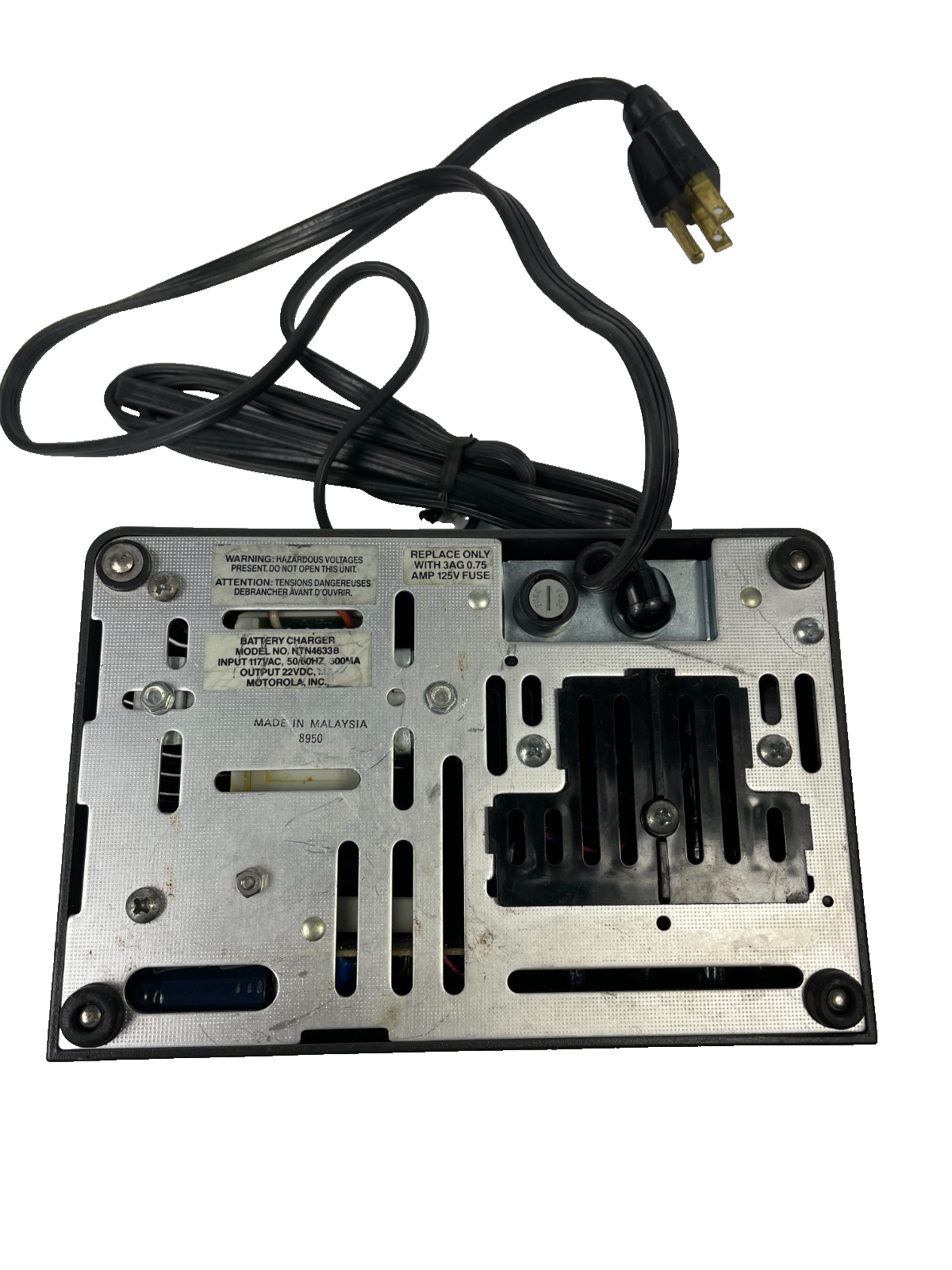 Motorola NTN4633B battery charger for two-way radios MT1000 HT600 MTX800 MTX810