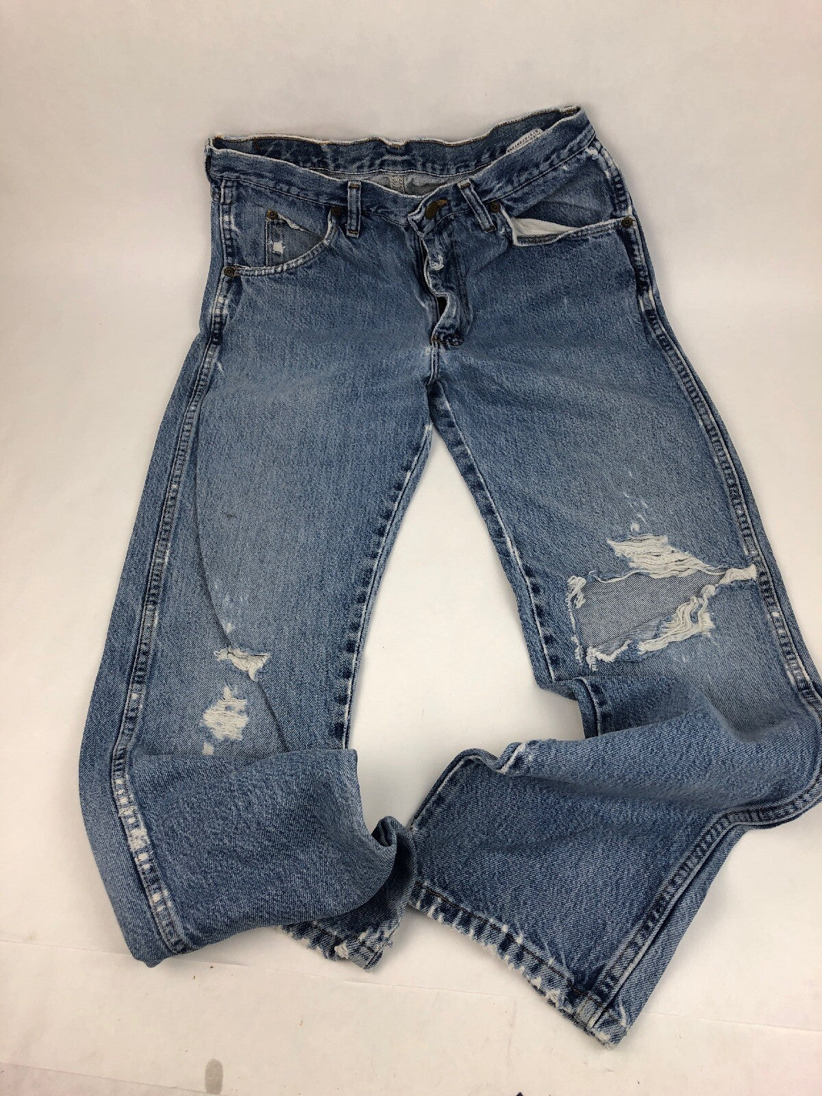 Thrashed Wrangler Jeans Ultra Worn Shredded Grunge Destroyed 32 x 31 Actual WEAR