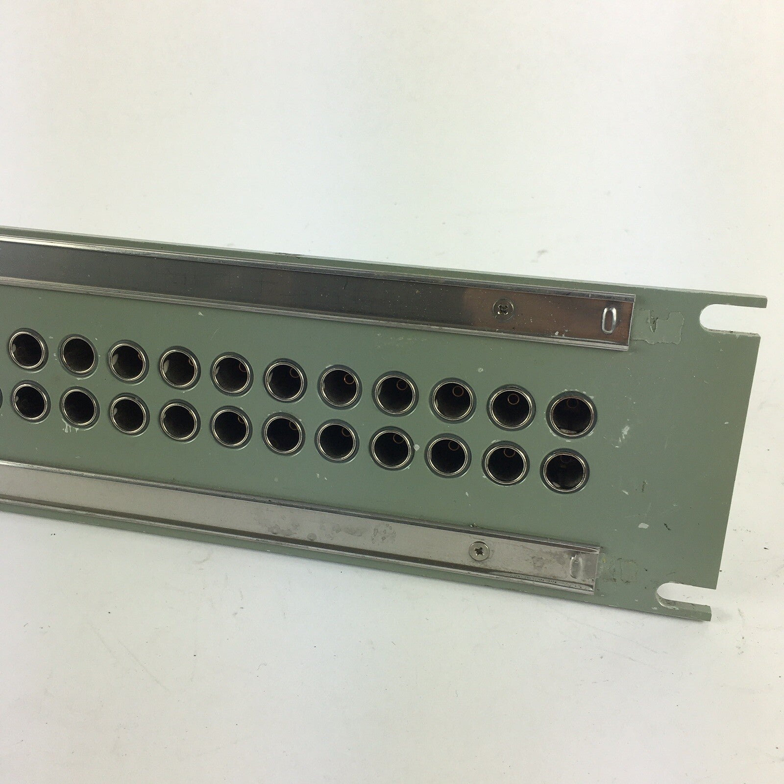 Trompeter Electronics Inc JSI-52 Insulated 52 Position Panel Wide Spacing