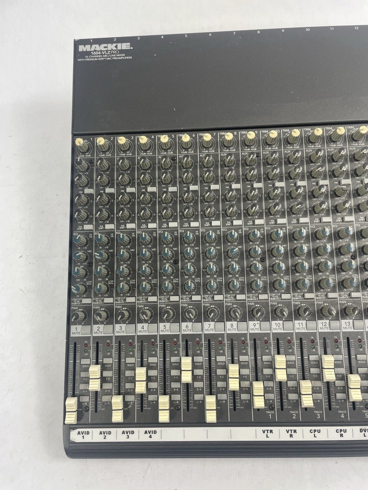 Mackie 1604-VLZ PRO 16 Channel Mic Line Mixer