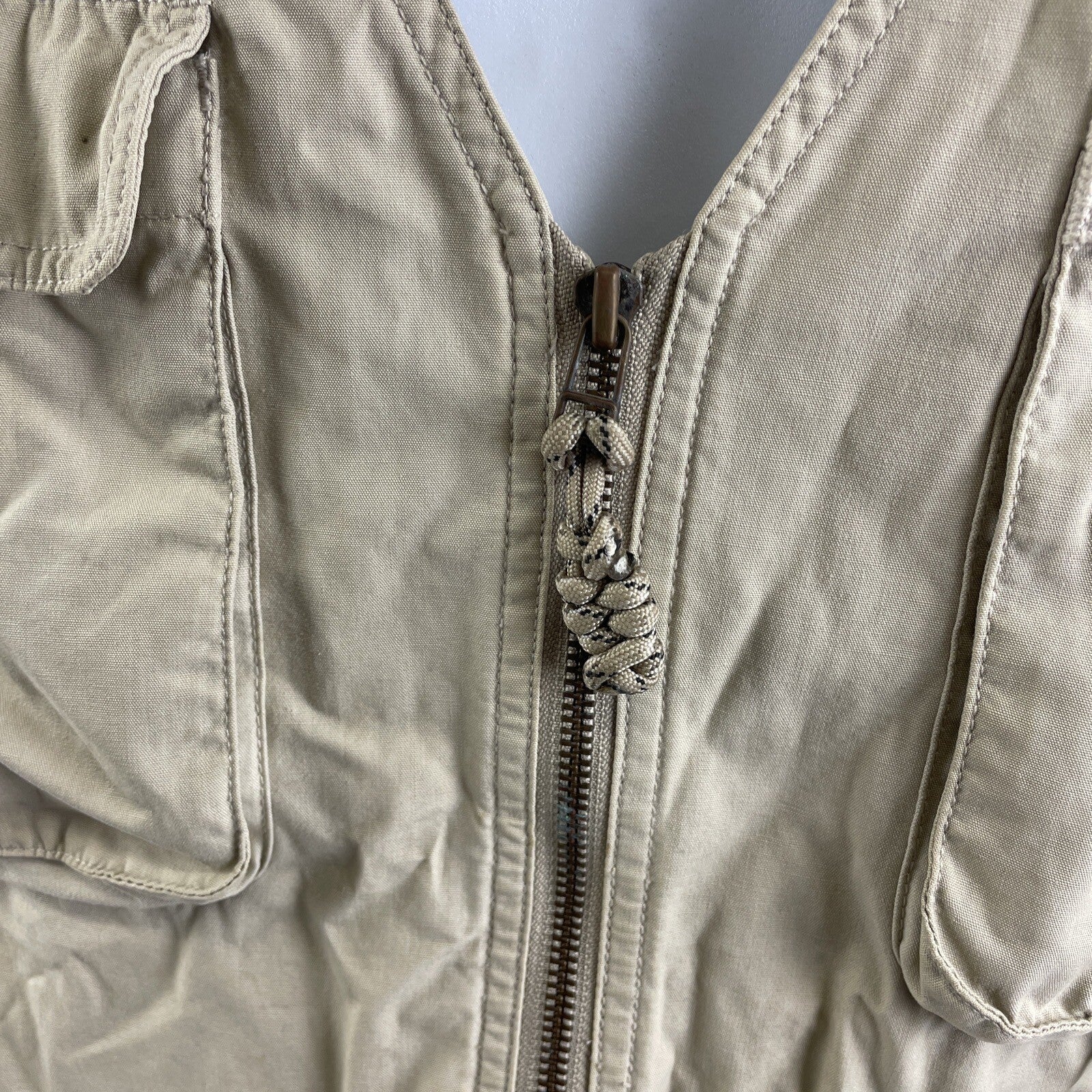 Men's Eddie Bauer Outdoor Vest Size LARGE Fishing Photo Hunting Hiking Beige