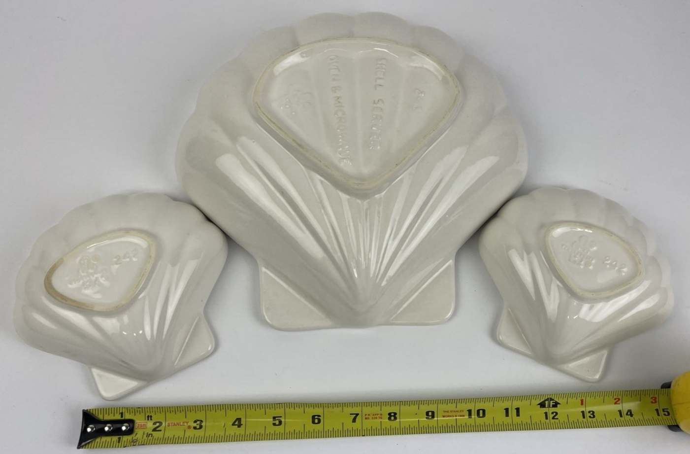 Pfaltzgraff Yorktowne #243 Large SHELL SERVER Food Bowl w 2 x #242 Shell Bowls