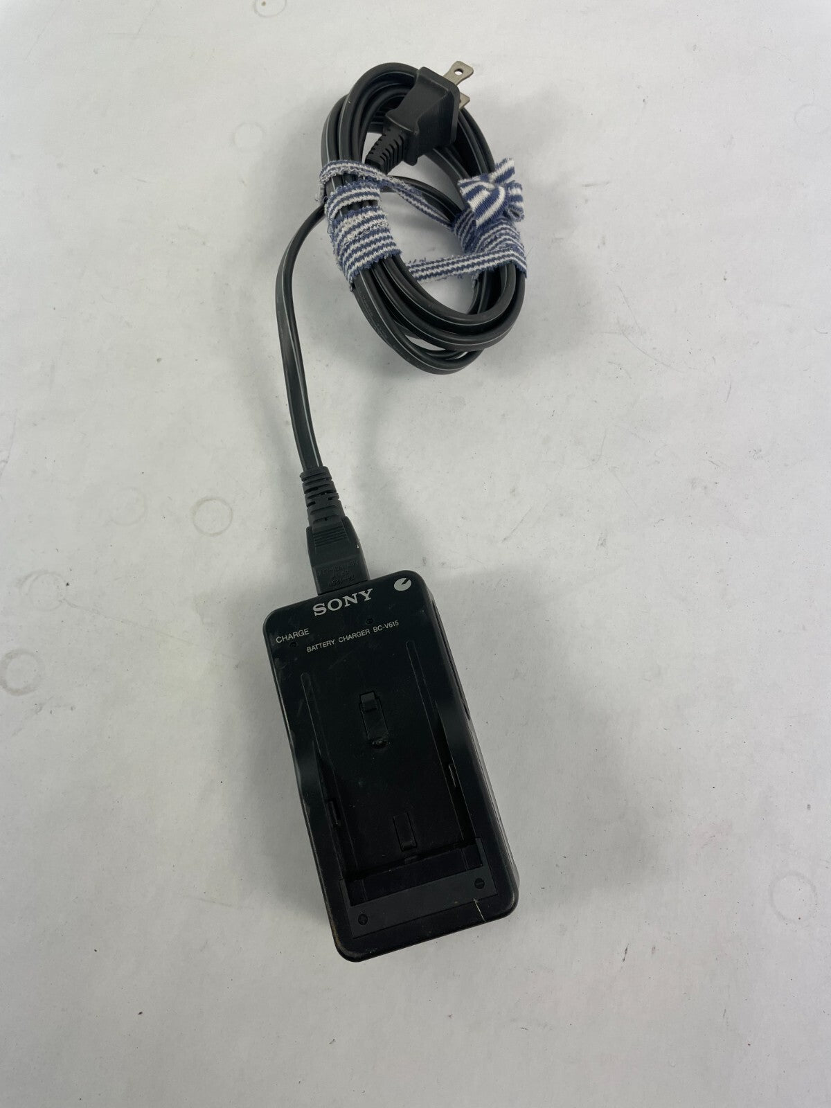 Geniune Sony BC-V615 Output 8.4V 0.6A Power Supply Adapter B01