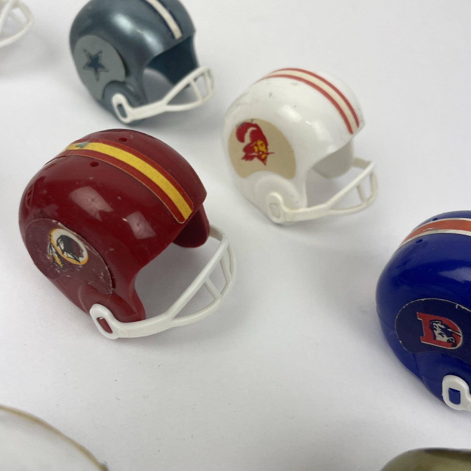 Lot of 14 Vintage 1970s NFL Mini Football Helmets Gumball Vending Machine Bears