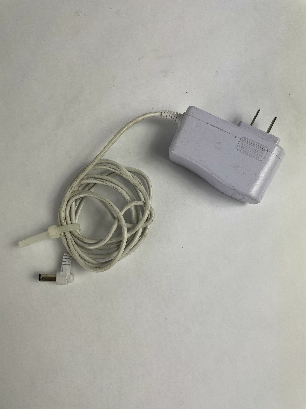 Genuine Ju Yuan Hai JYH37 AC Adapter Output 24 V 650mA Power Supply Adapter A29
