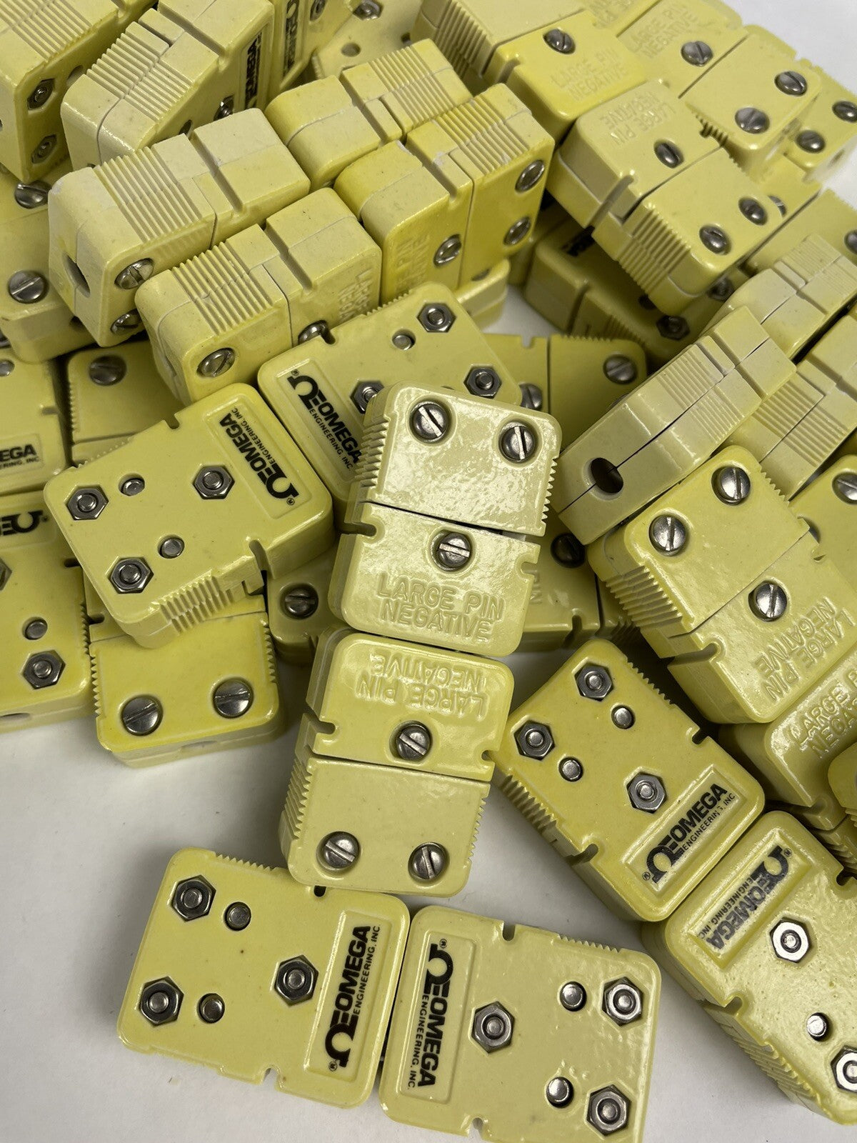 Lot of 32: Omega UOX-T Ceramic MiniatureThermocouple connectors High Temperature