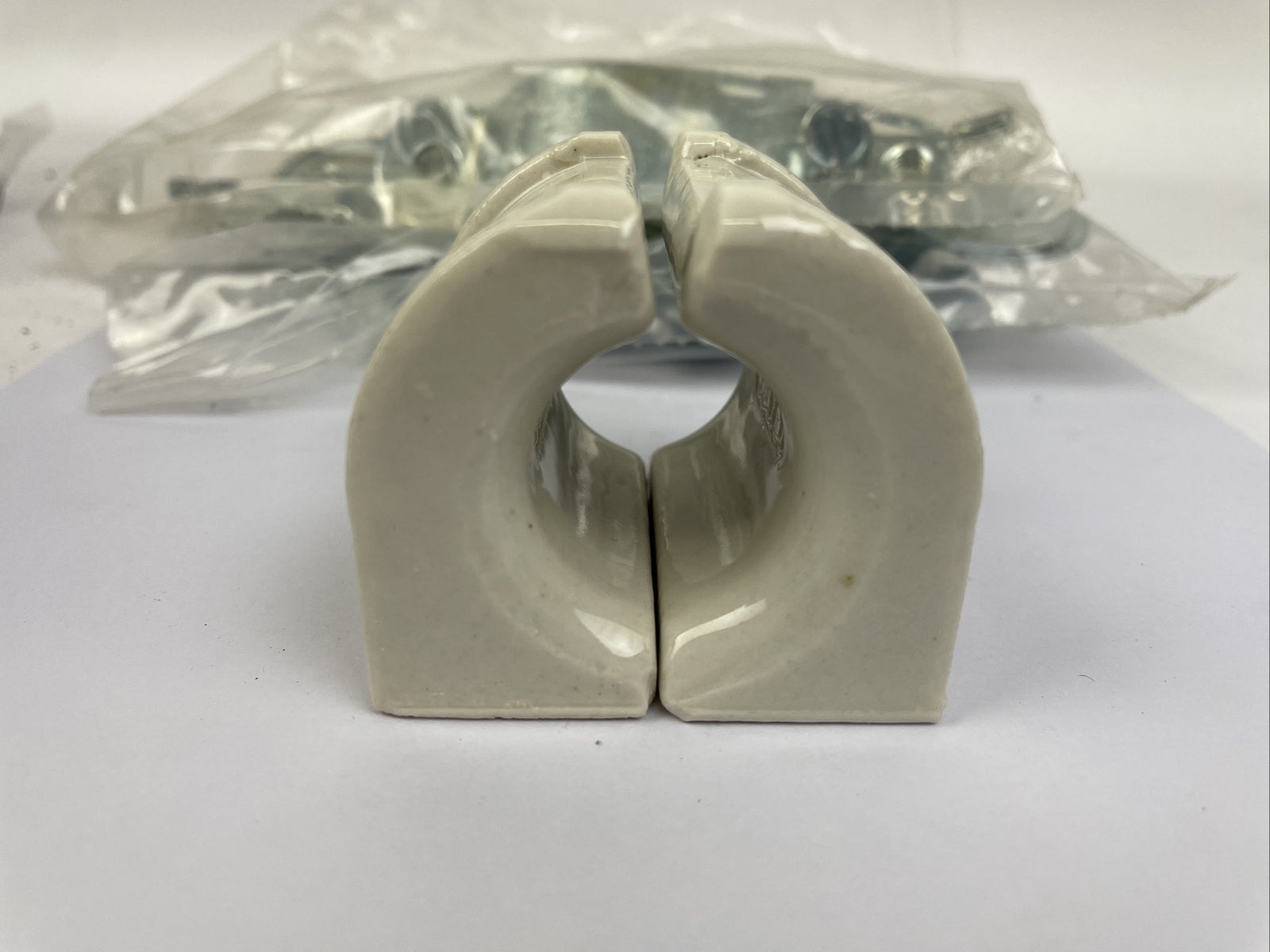 10 x Allied Tube & Conduit PORC Porcelain Clamp 1 1/8" PLAIN Finish PS-1707 723