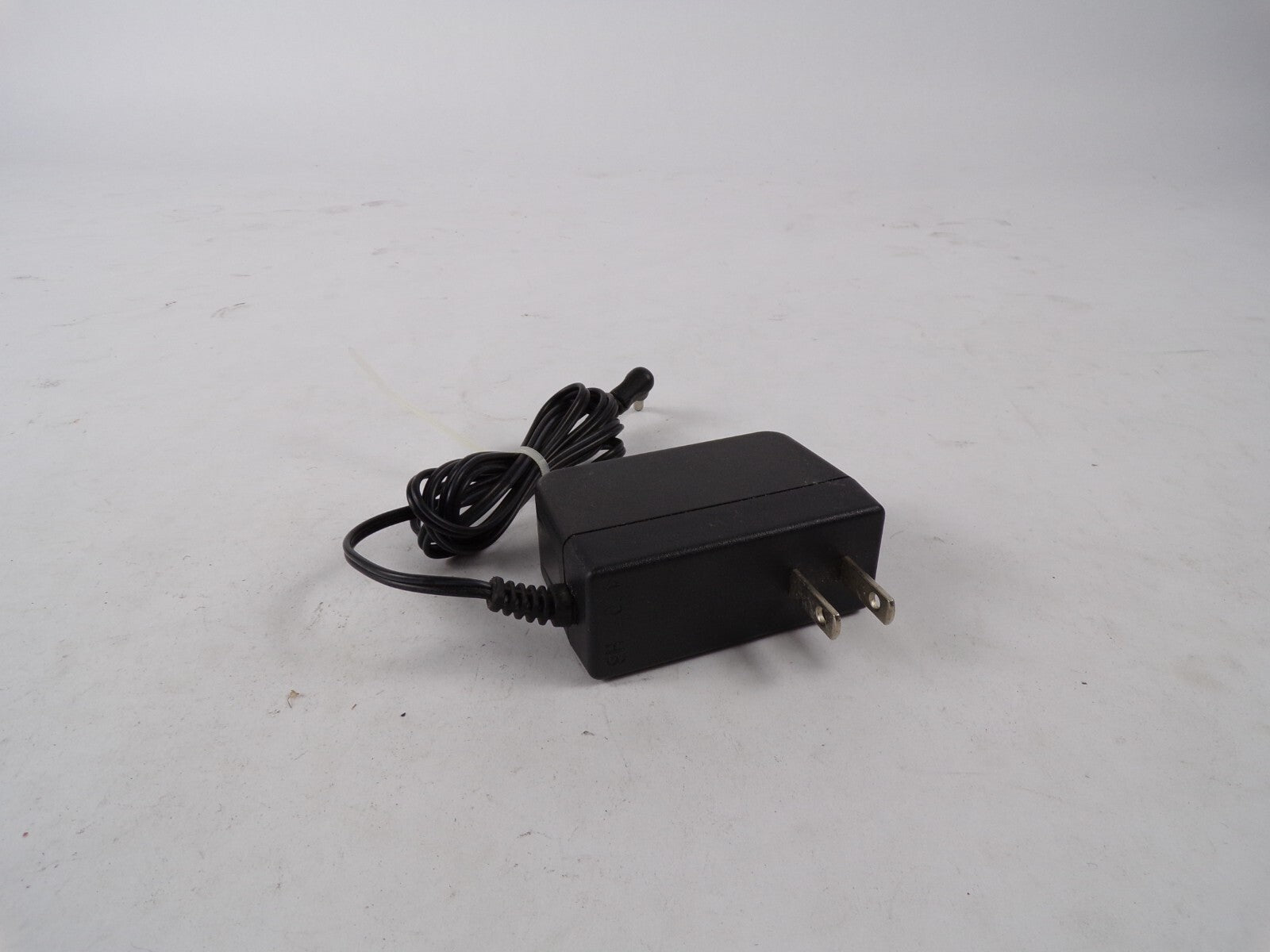Geniue DVE Switching DSA-15P-05US050100 Output 5 V 2A Power Supply Adapter A85