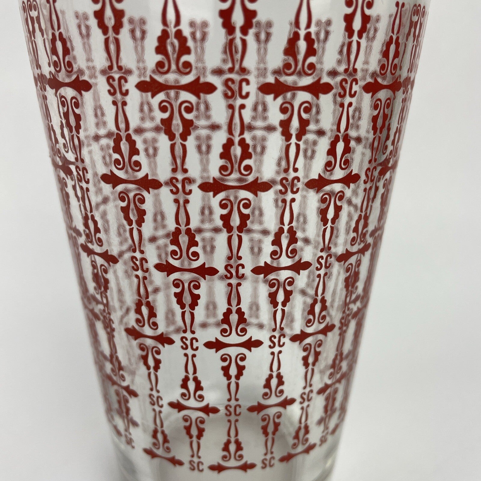 Vintage Southern Comfort 16 oz clear pint glass with branded logo.