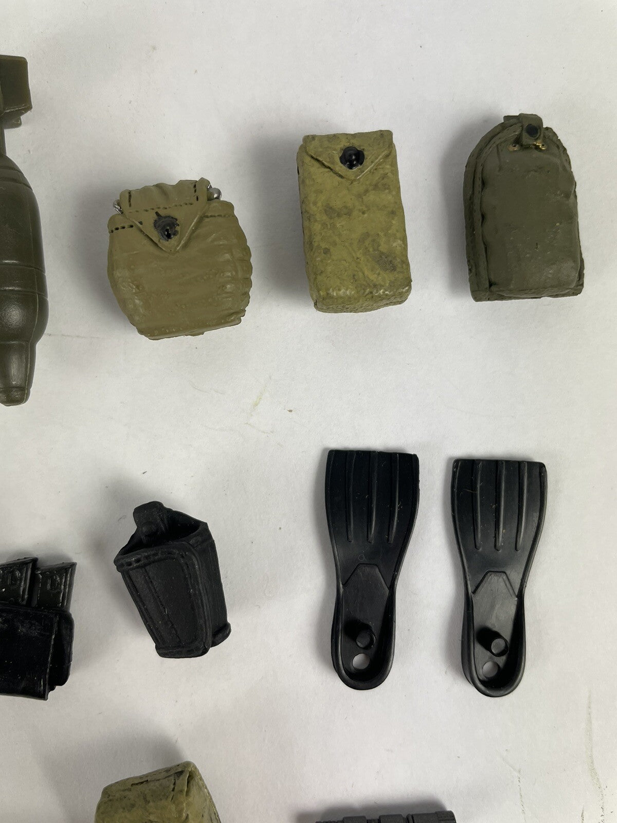 LOT OF 14 VTG 90s GI Joe Machette bombs gun pouch fins For 1/6 Scale 12" Figures