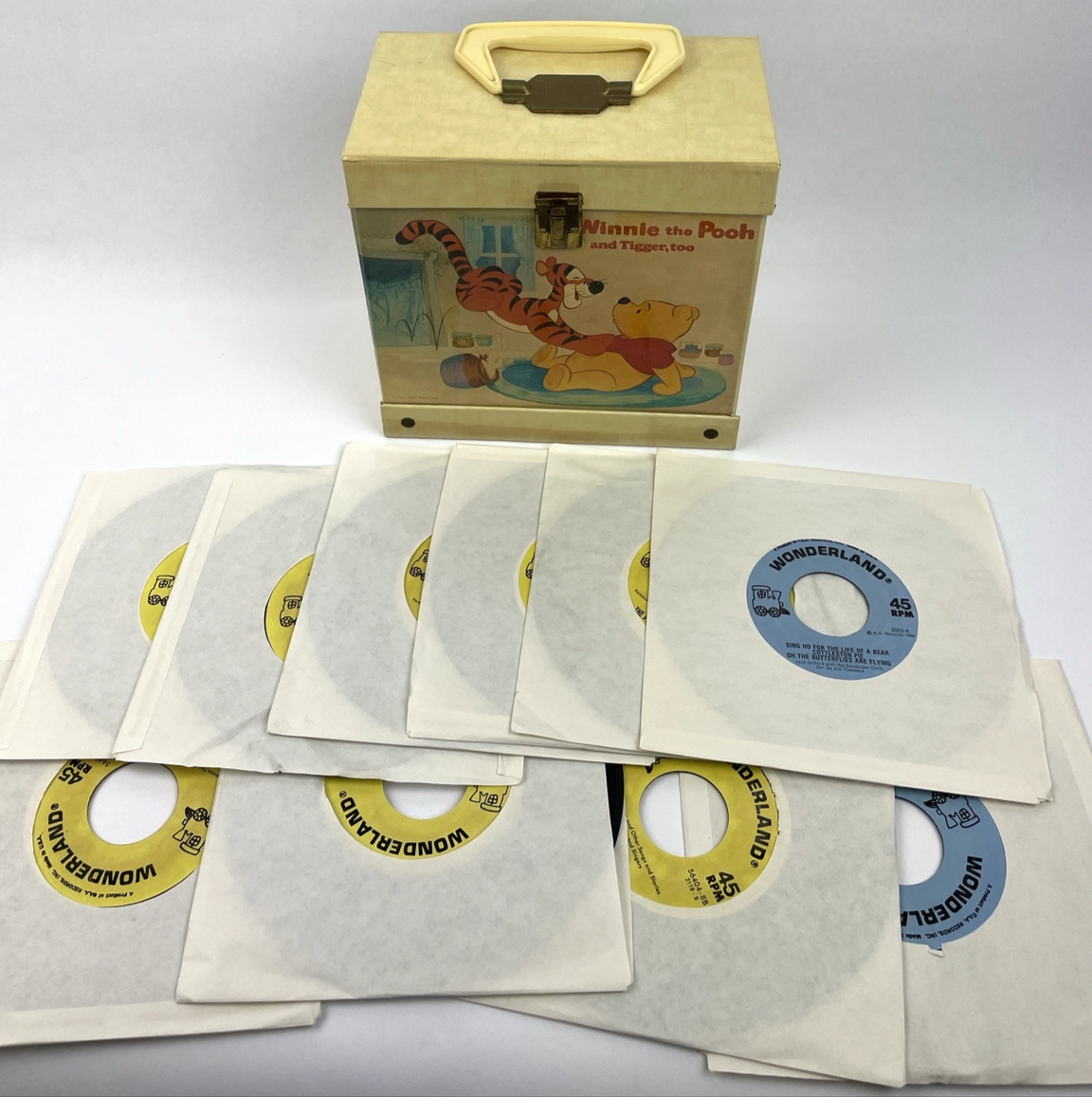 1970's “ Winnie the Pooh and Tigger Too ” 45 RPM Record Carrying Case 10 Records
