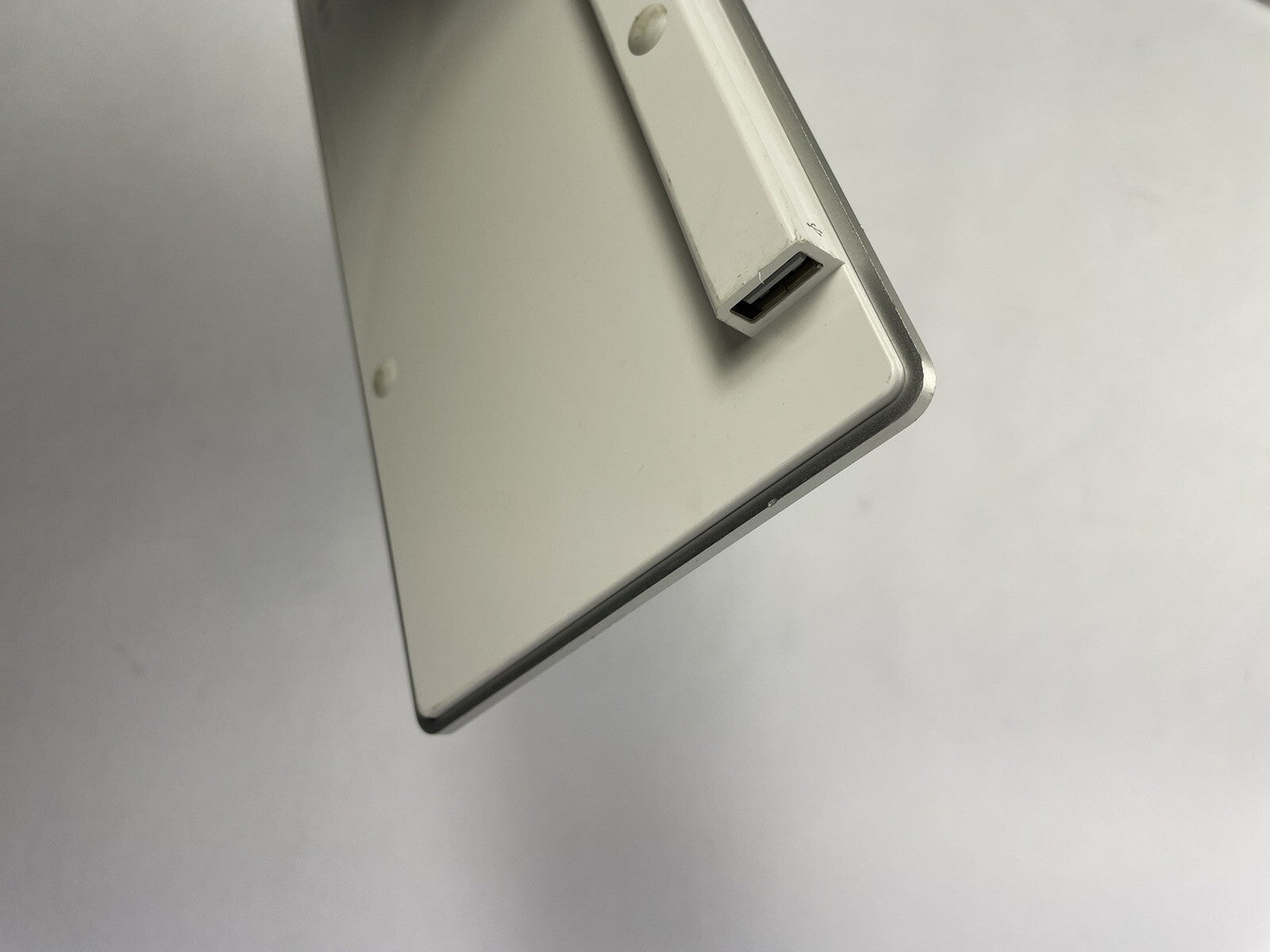 Apple A1243 109-key USB Wired Ultra-Thin Aluminum Keyboard - Silver - MB110LL/A