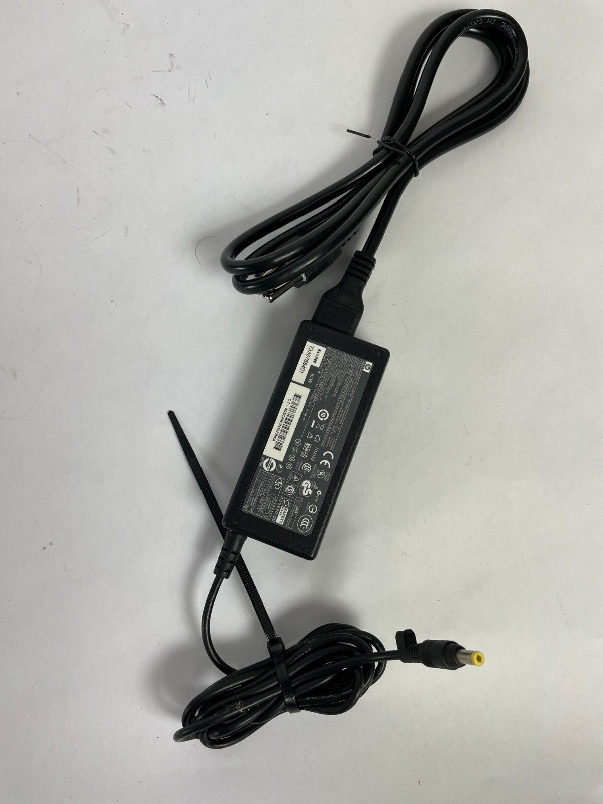 Genuine HP 380467-001 Adapter Output 18.5 V 3.5 A Power Supply Adapter A53