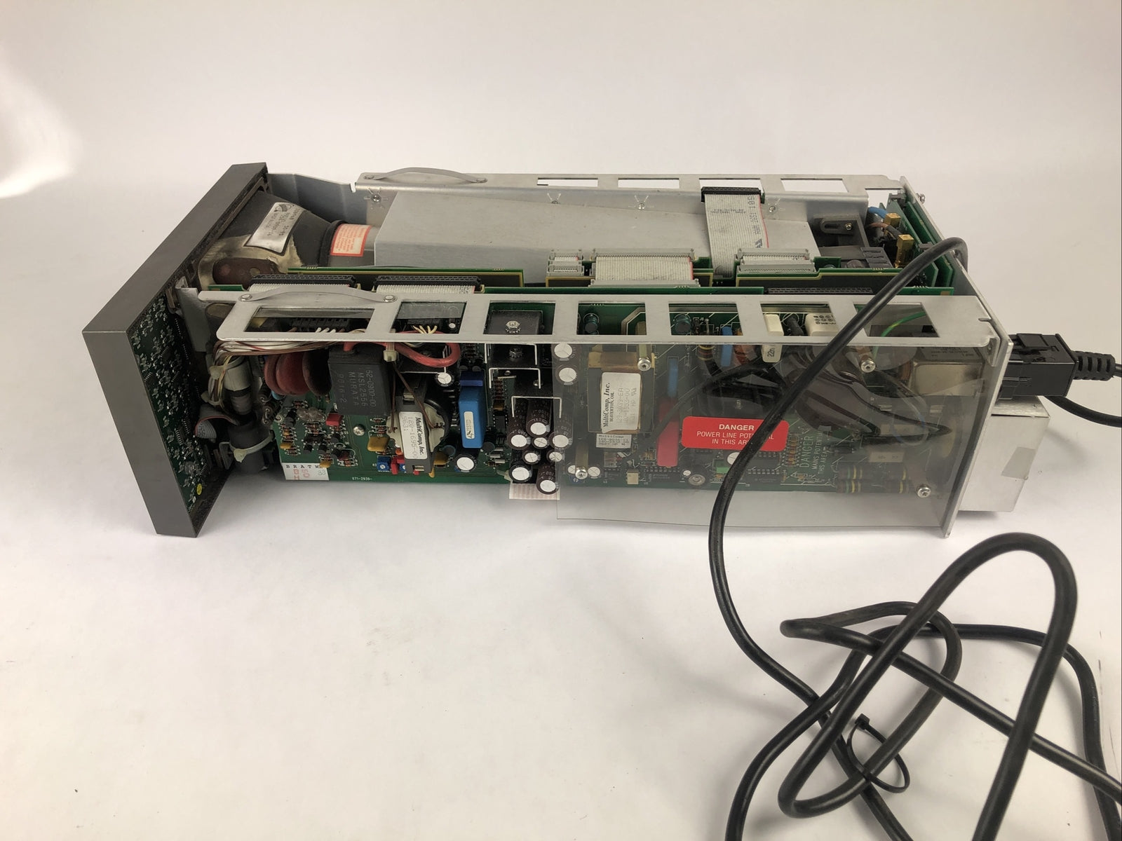 Tektronix WFM 601i - Powers on For Parts or Repair - LOOK