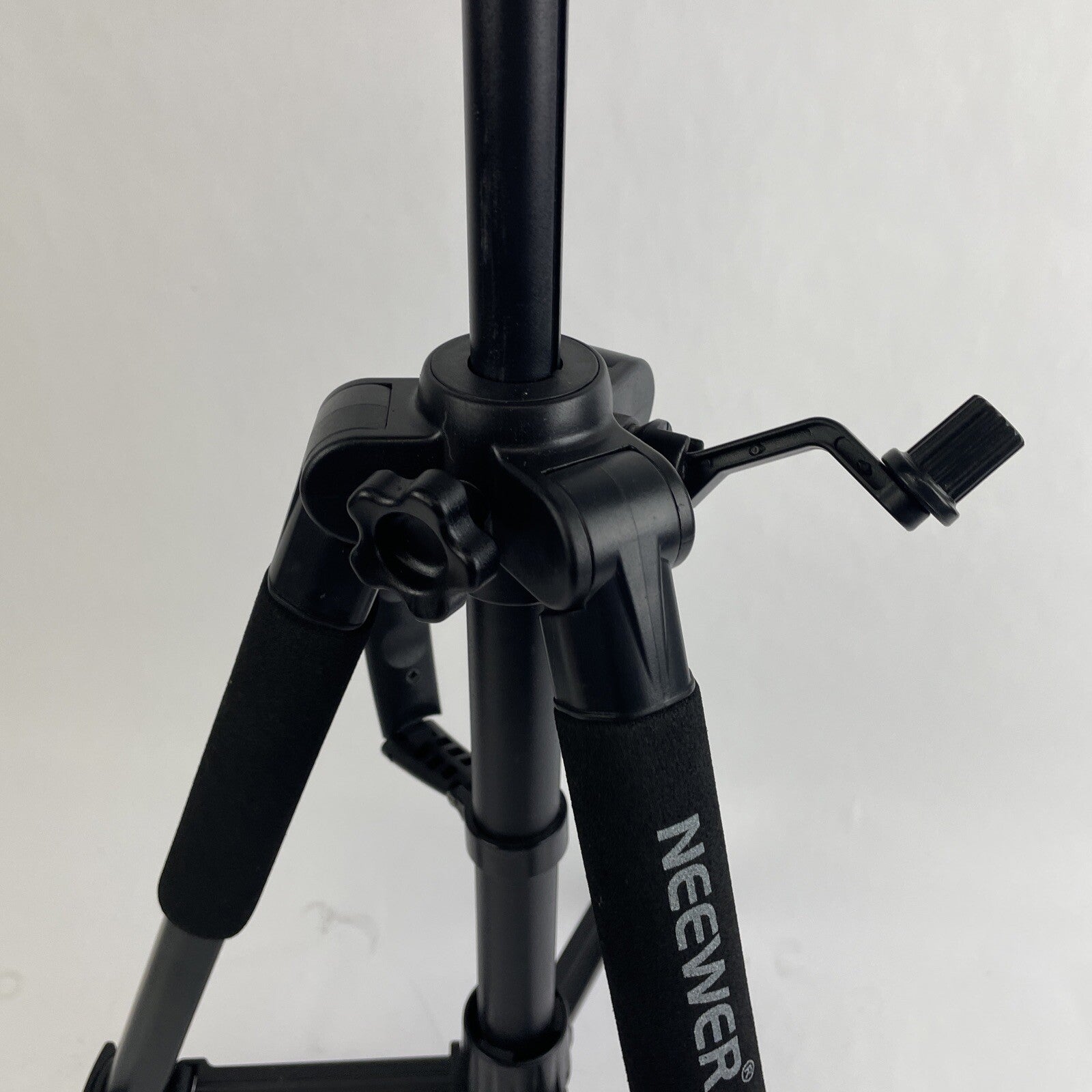 Neewer Model SAB234 | Portable Camera Aluminum Light Weight Tripod with Level