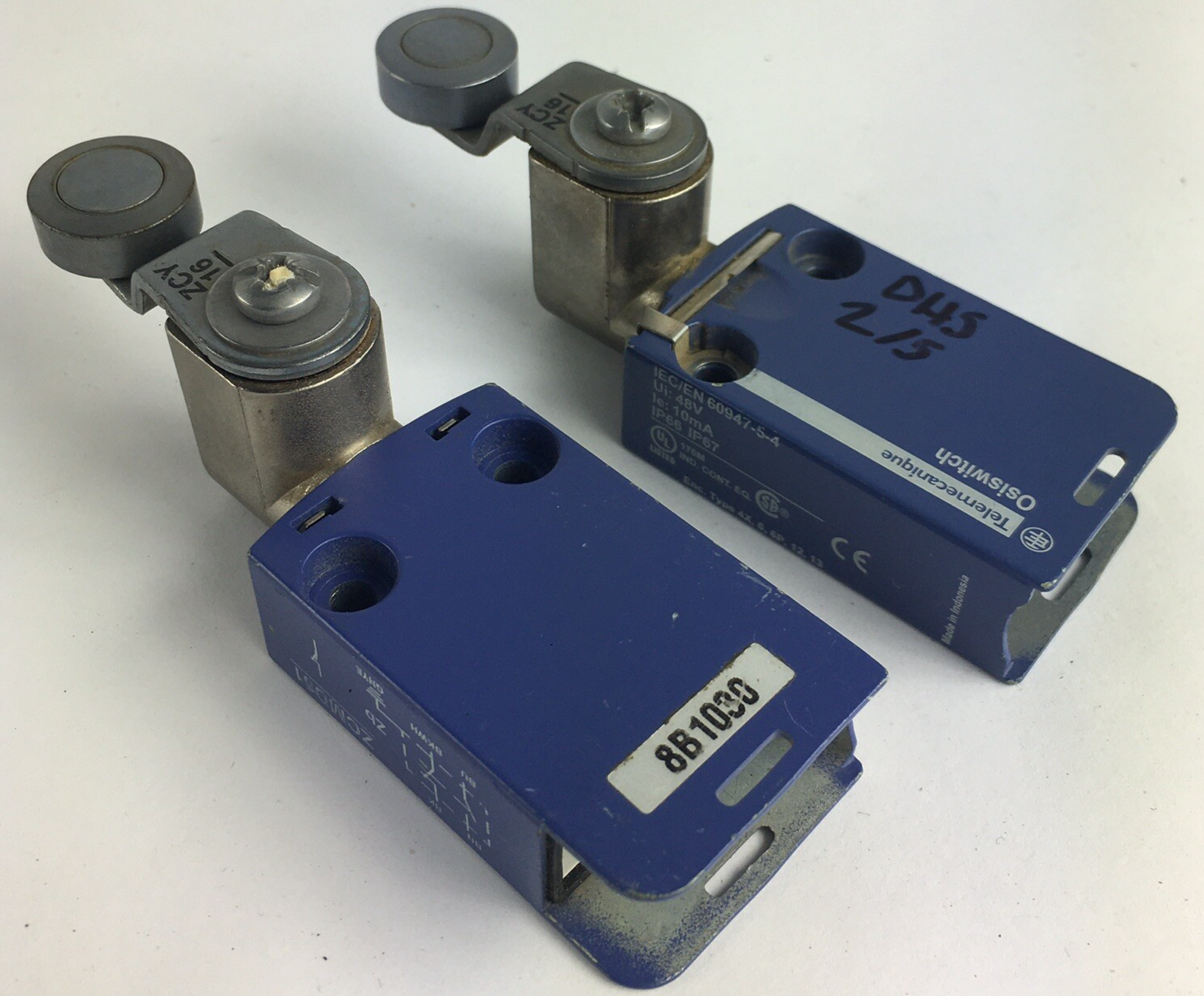 Telemecanique OsiSwitch Limit Switch Body ZCMD61 with Head ZCY16 - set of 2