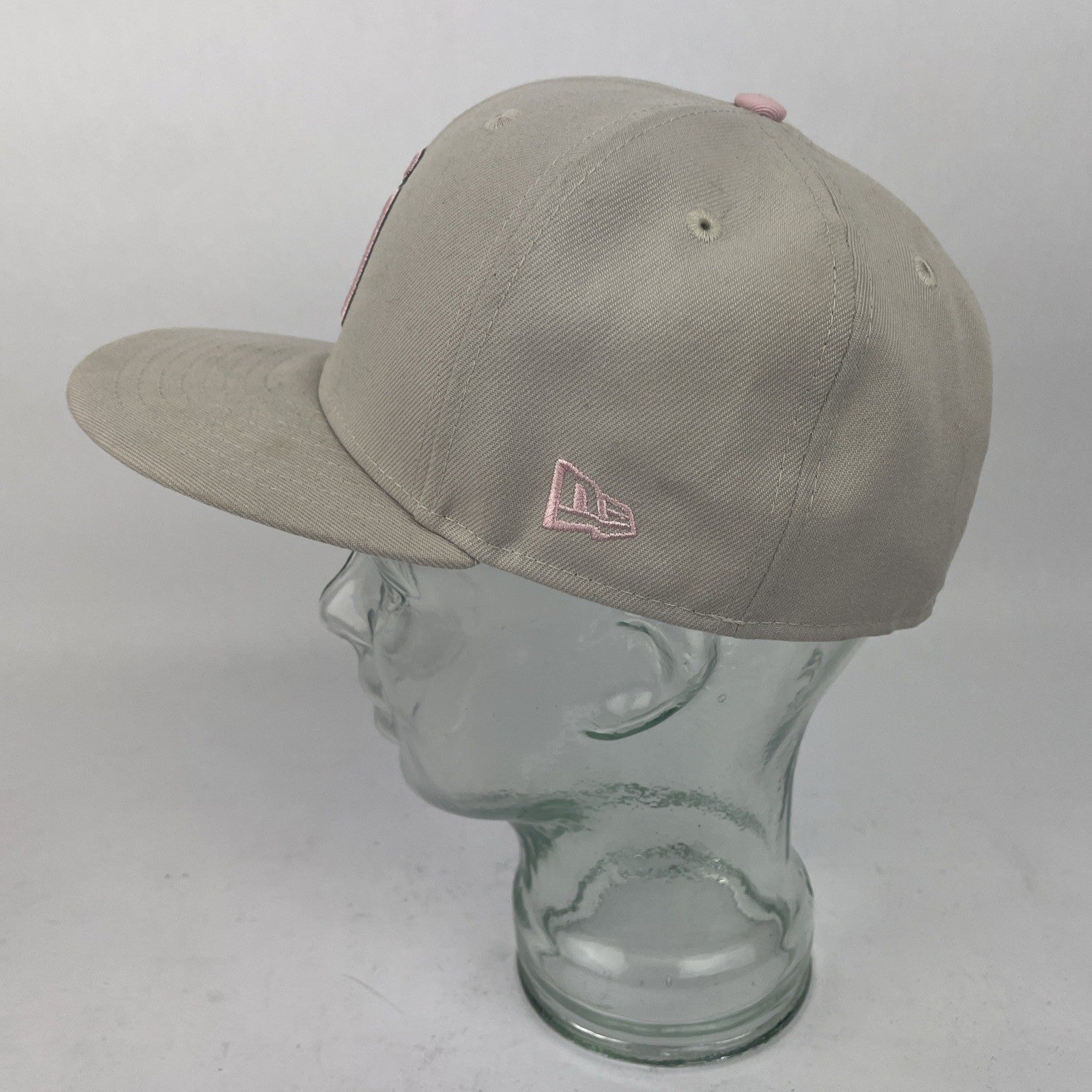 New Era 59FIFTY San Diego Padres fitted hat beige with pink detailing size 7 1/4
