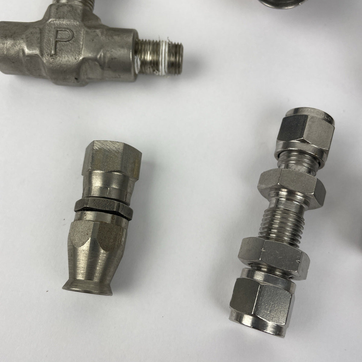 Huge assorted lot of Parker Swagelok Matheson push-to-connect fittings