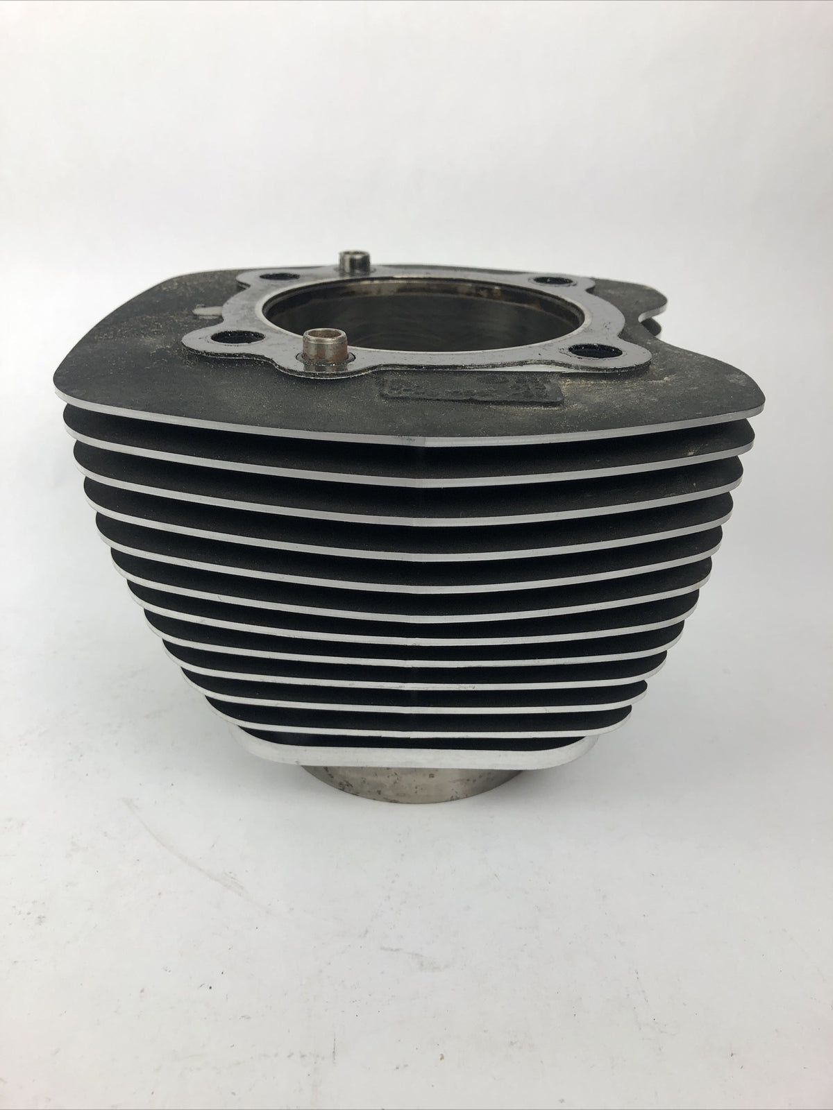 Harley Davidson 16547-99A cylinder jug rear engine block OEM Twin Cam