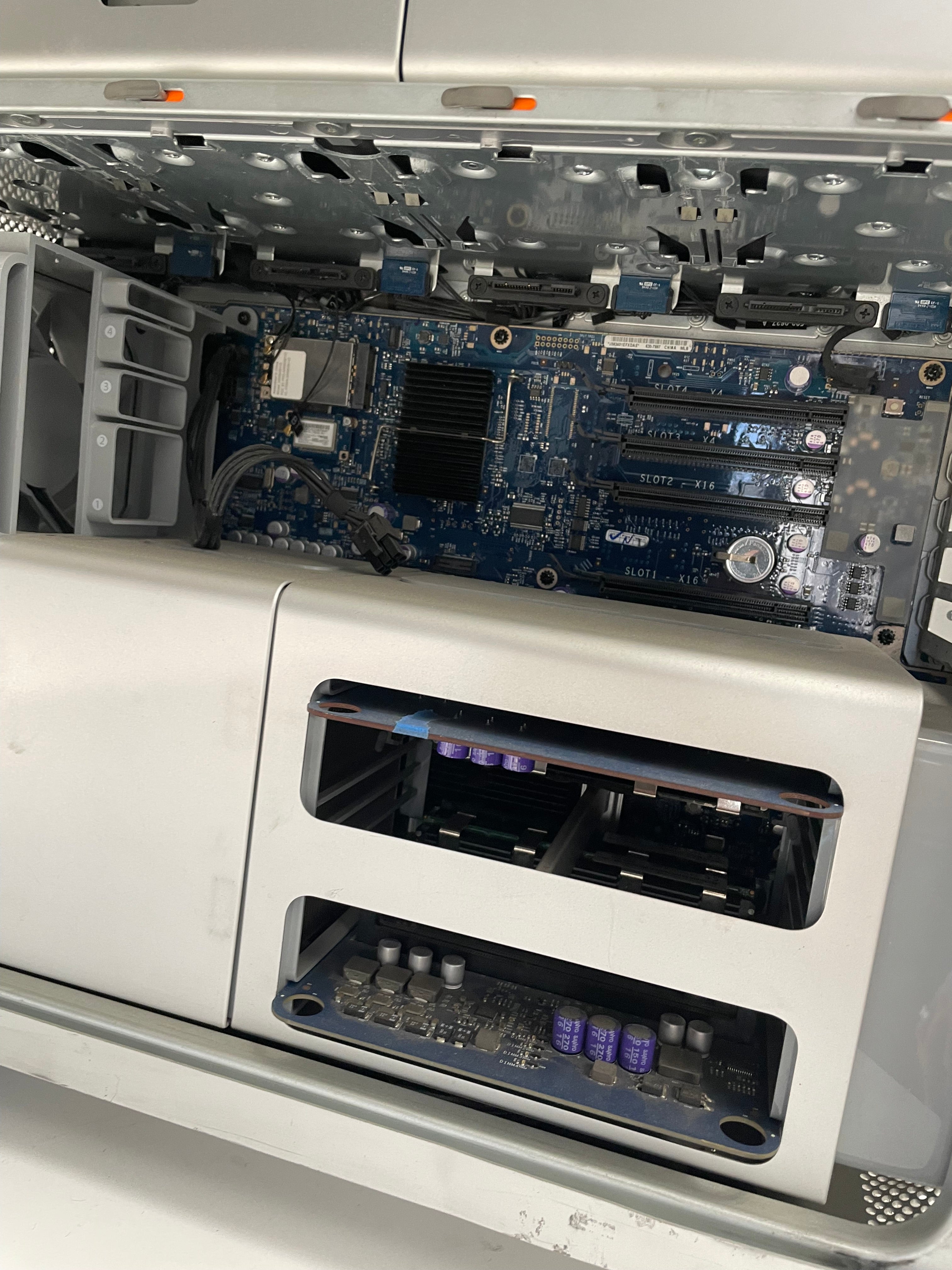 Apple Mac Pro A1186 Tower Desktop EMPTY No HDD No RAM No GPU Parts/Repair