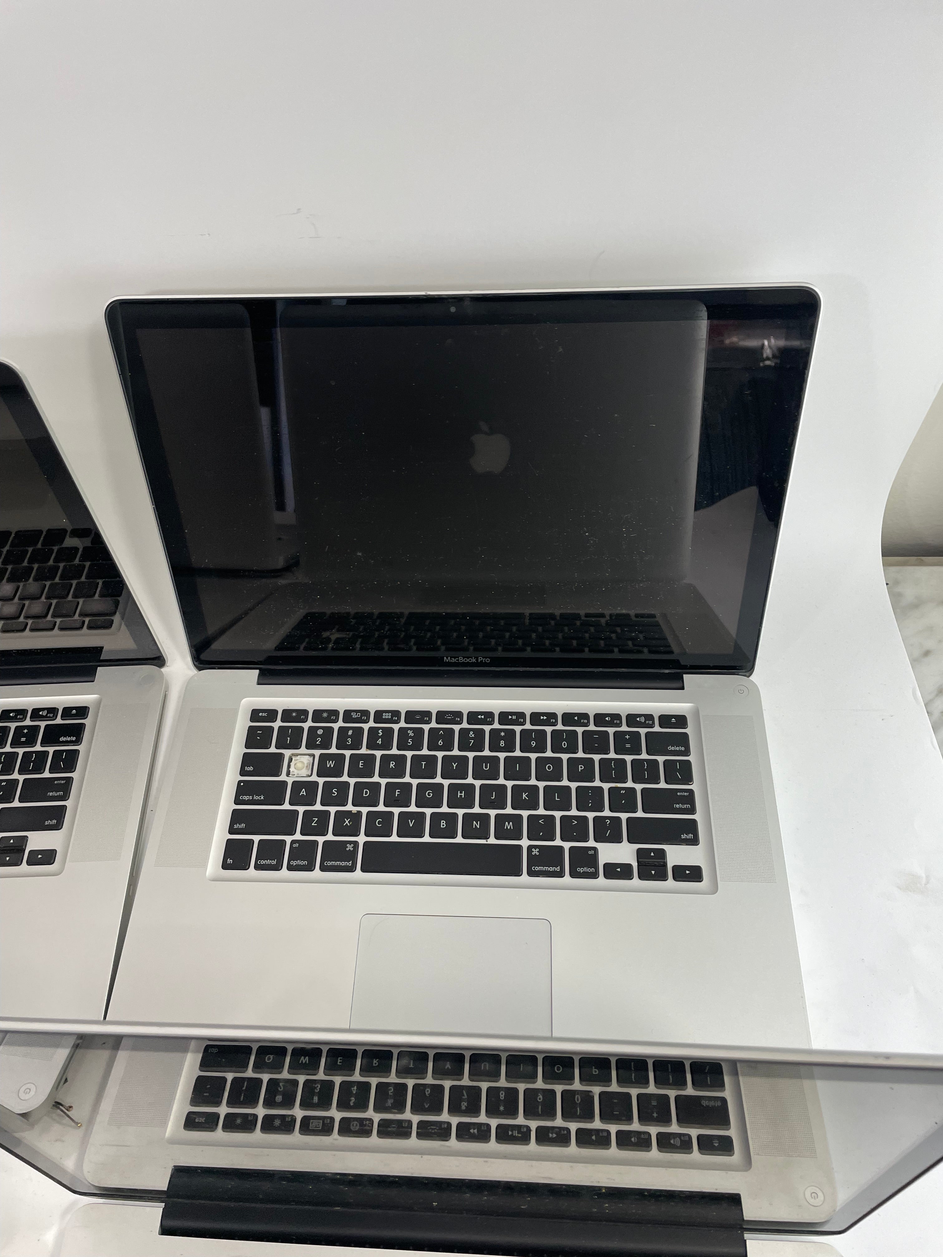 Lot of 4 Apple MacBook Pro A1286 15" Laptops For Parts Repair Not Working